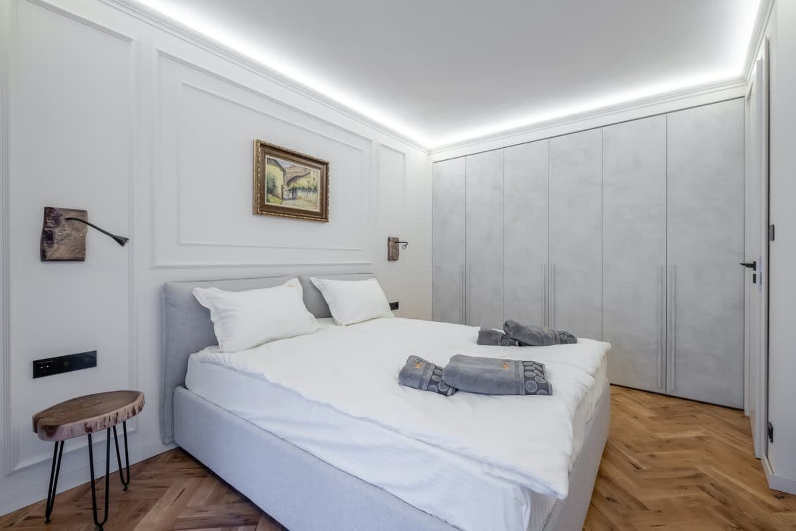 SOFapart Boutique Apt with 3 BDR + 2 BTH &amp; Parking - Photo 16