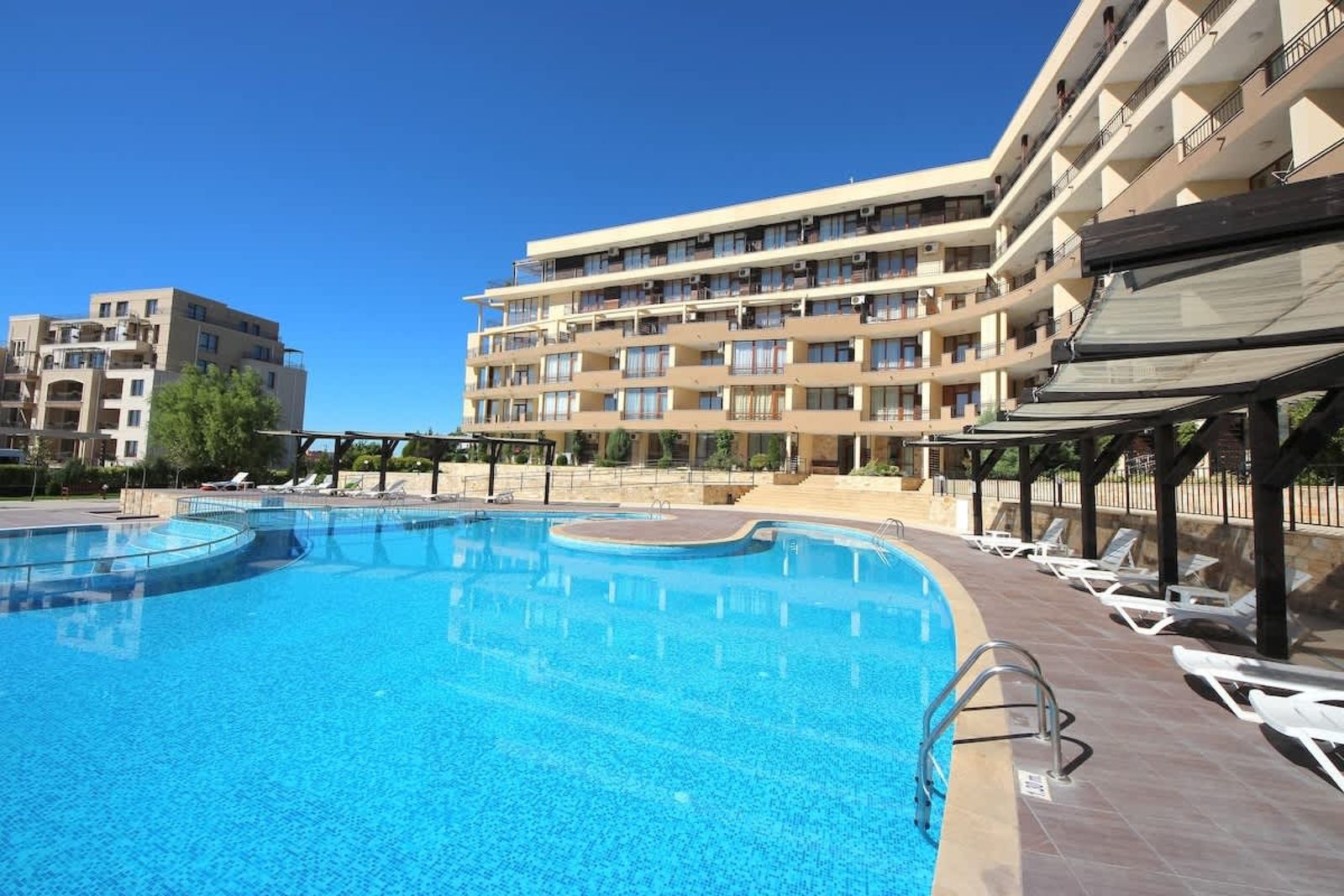 Luxor Classic Studio - Cover Photo