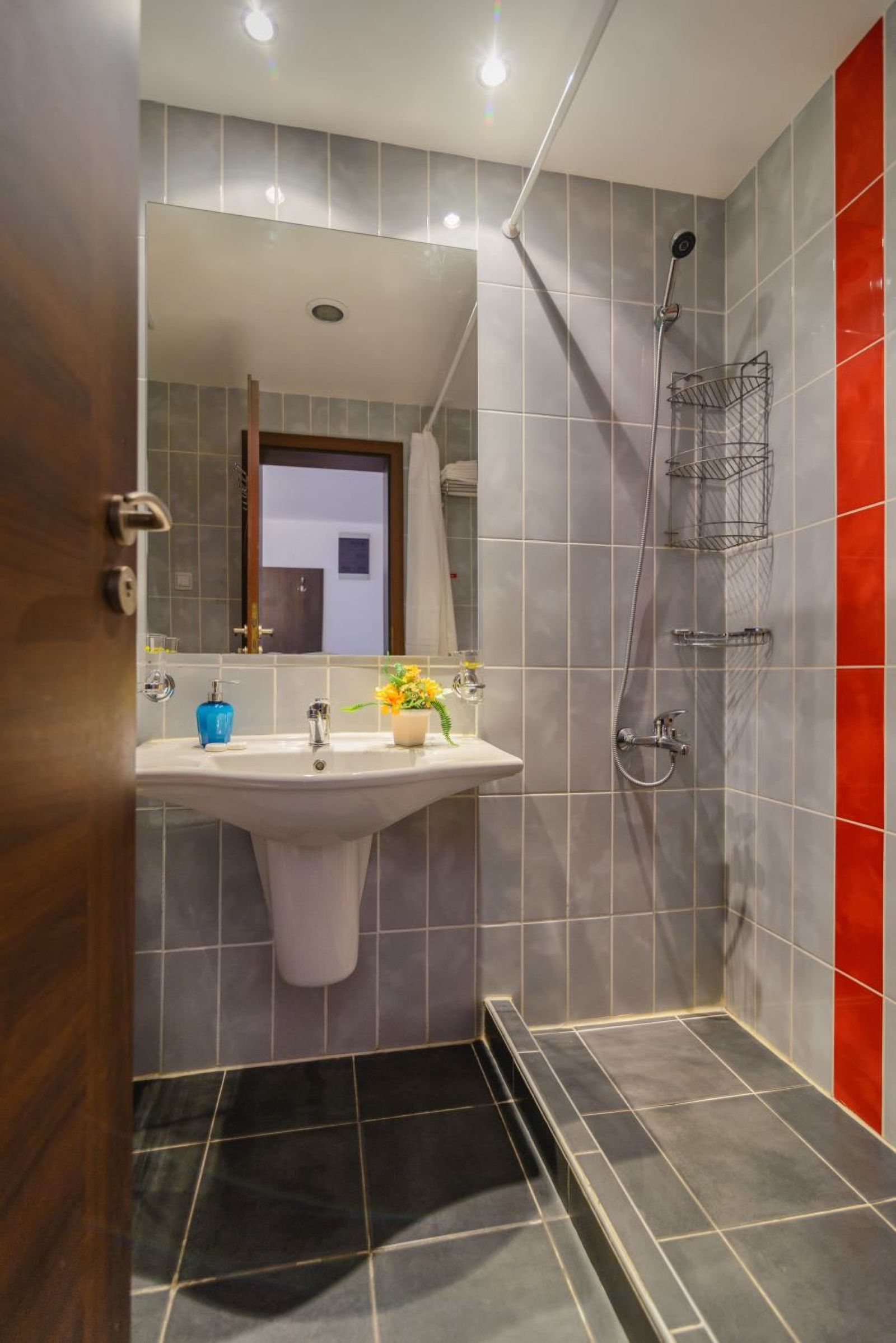 Marina City  Studio with Balkony &amp; Desk - Photo 13