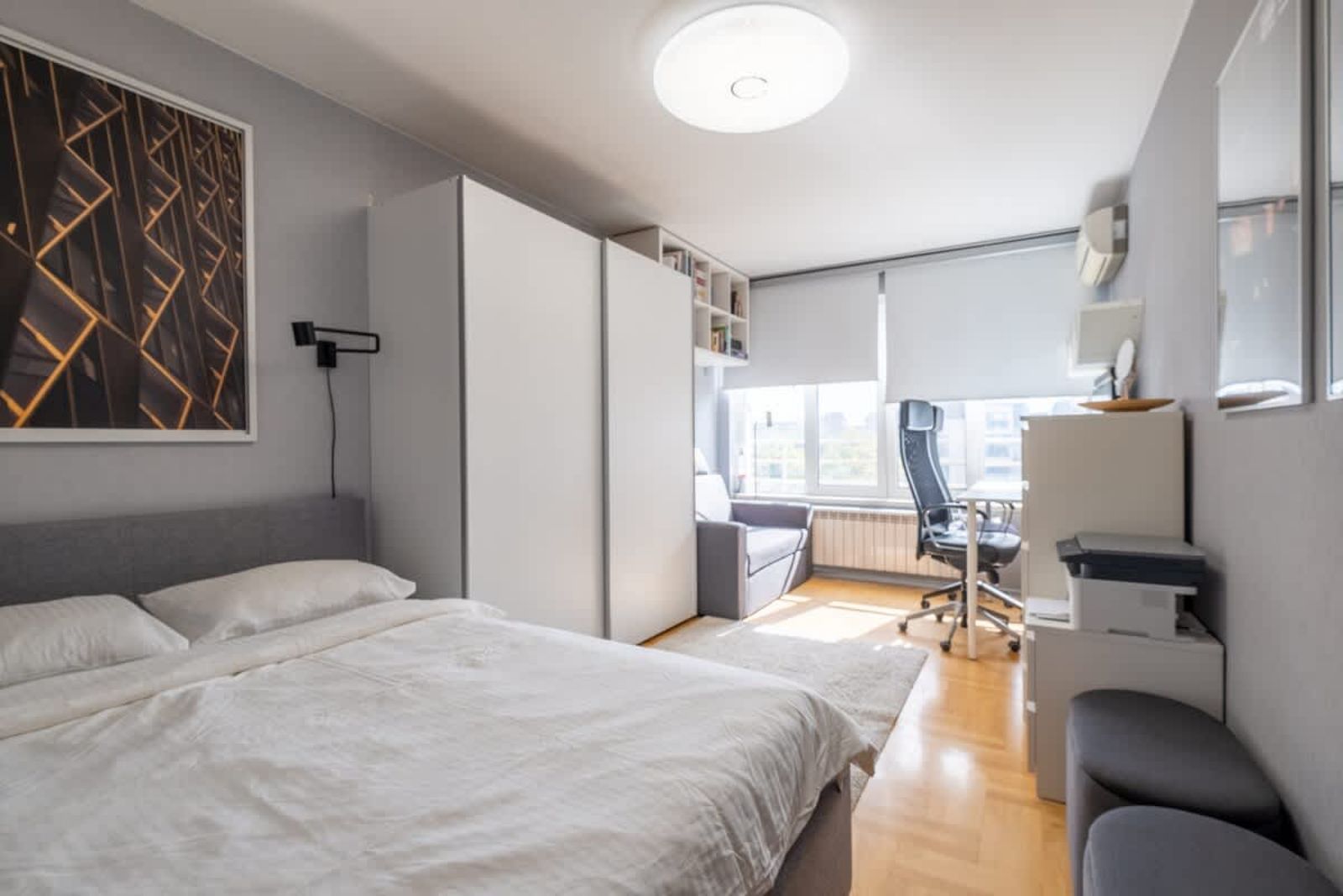 Chic 1BD Flat near Metro | Workspace &amp; Terrace - Photo 13