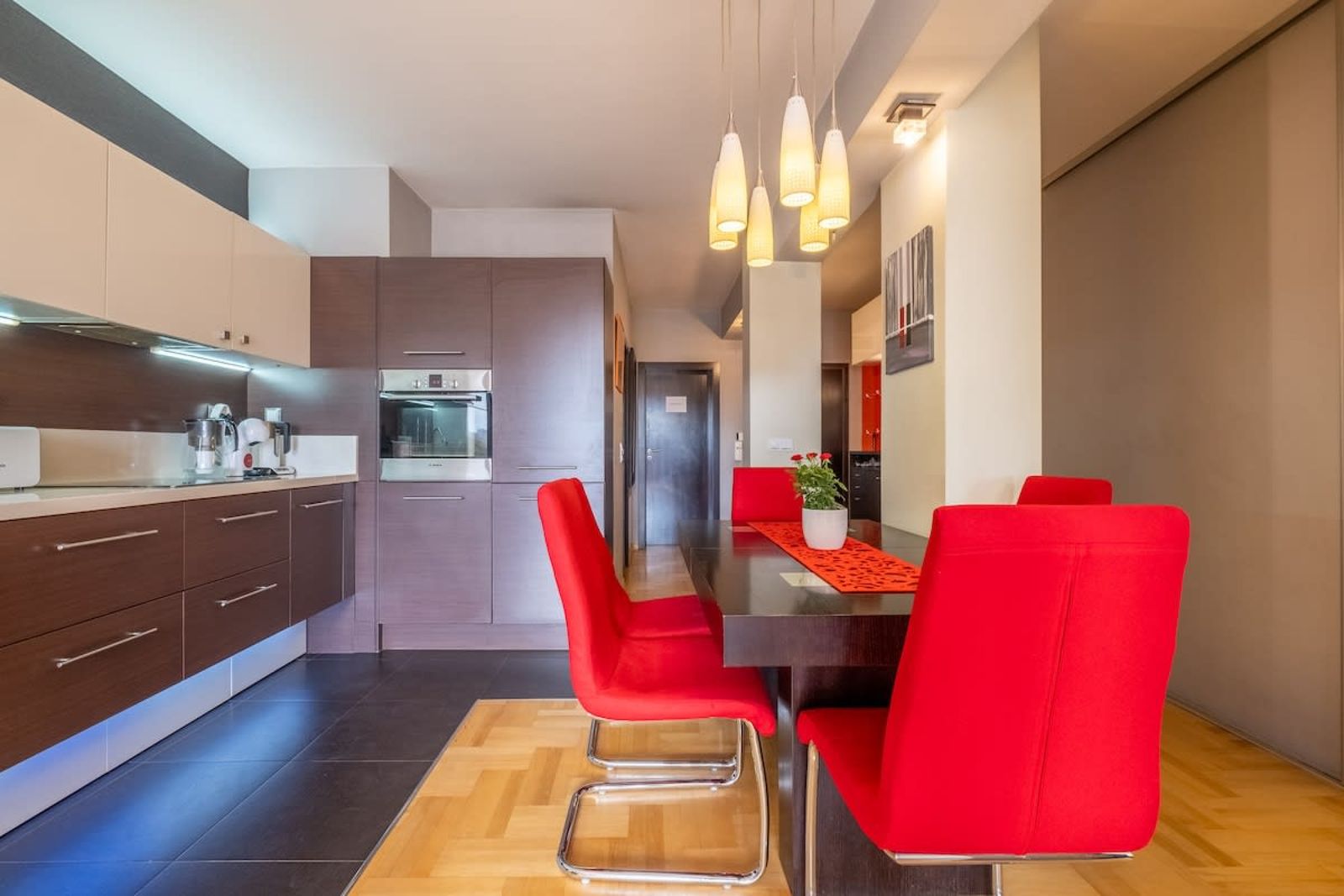 Chic 1BD Flat near Metro | Workspace &amp; Terrace - Photo 12