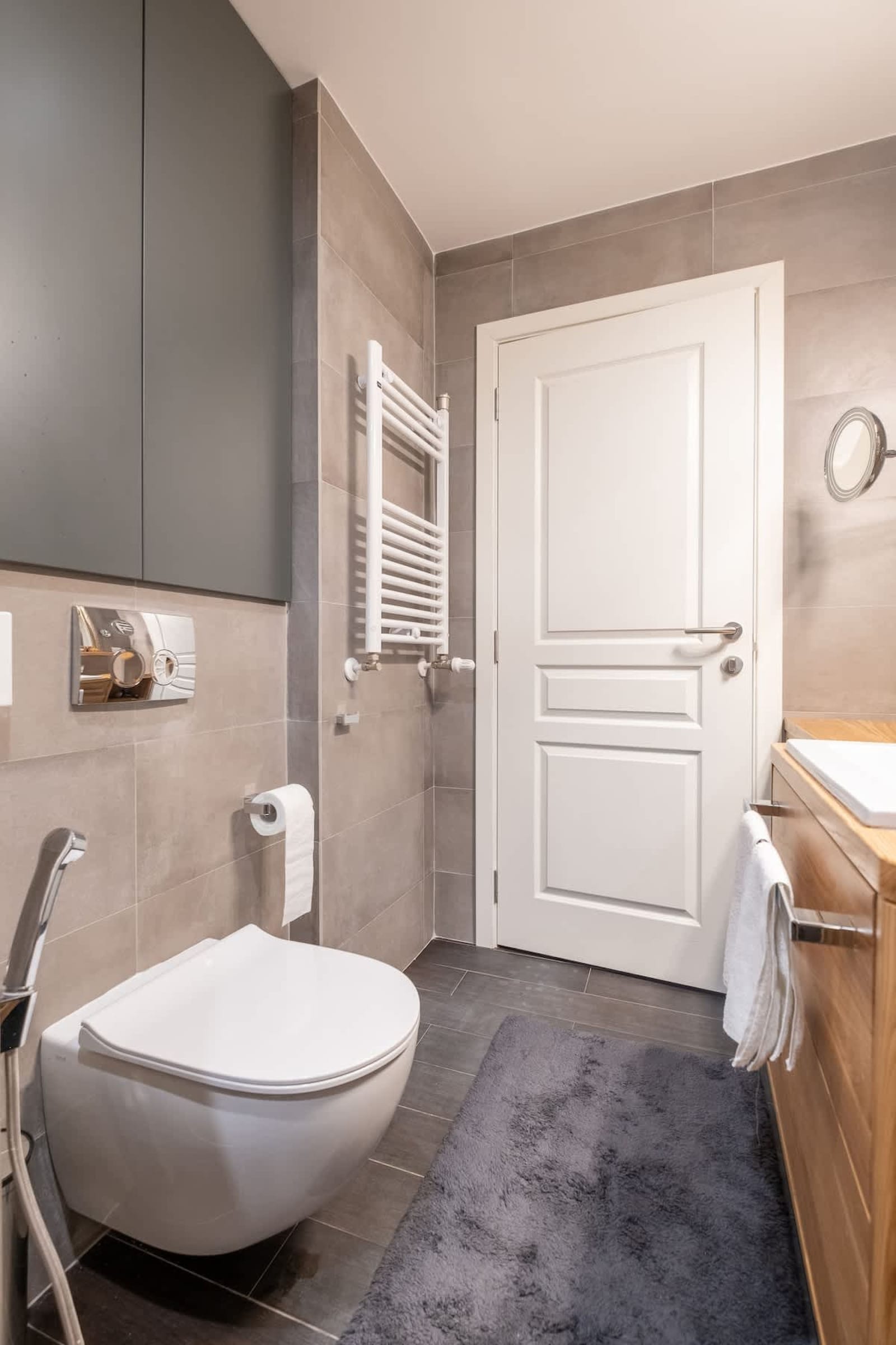 High-end Designer 2BR Aprt + Lift&amp;Balconies - Photo 46