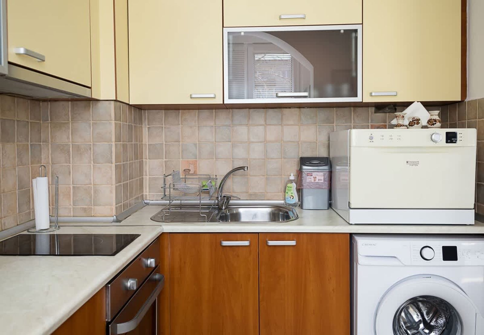 Sunny 2-Bedroom Flat near Sea Garden|Chayka, Varna - Photo 12