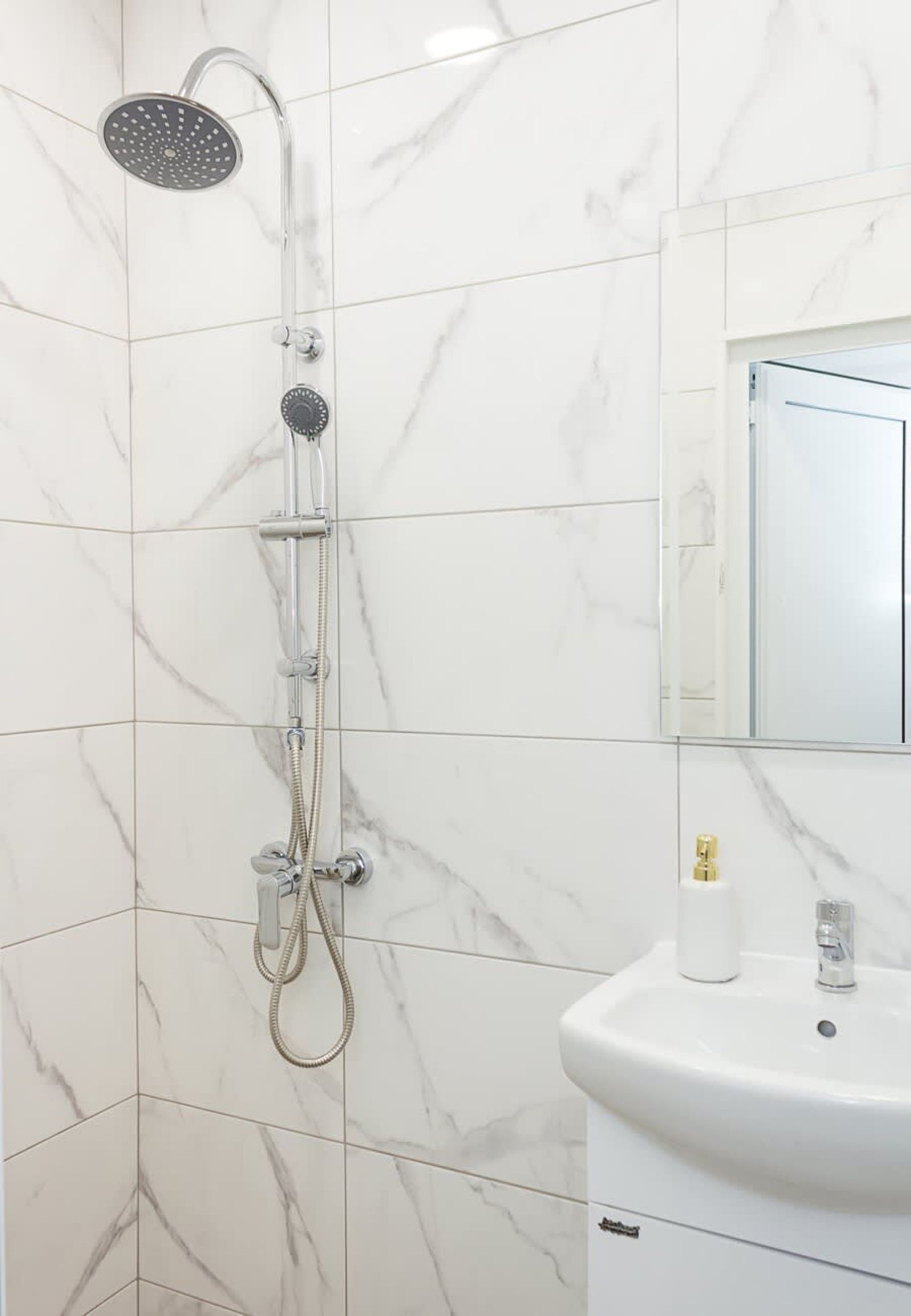 Bright 2-Bedroom Apartment Near Varna City Center - Photo 20