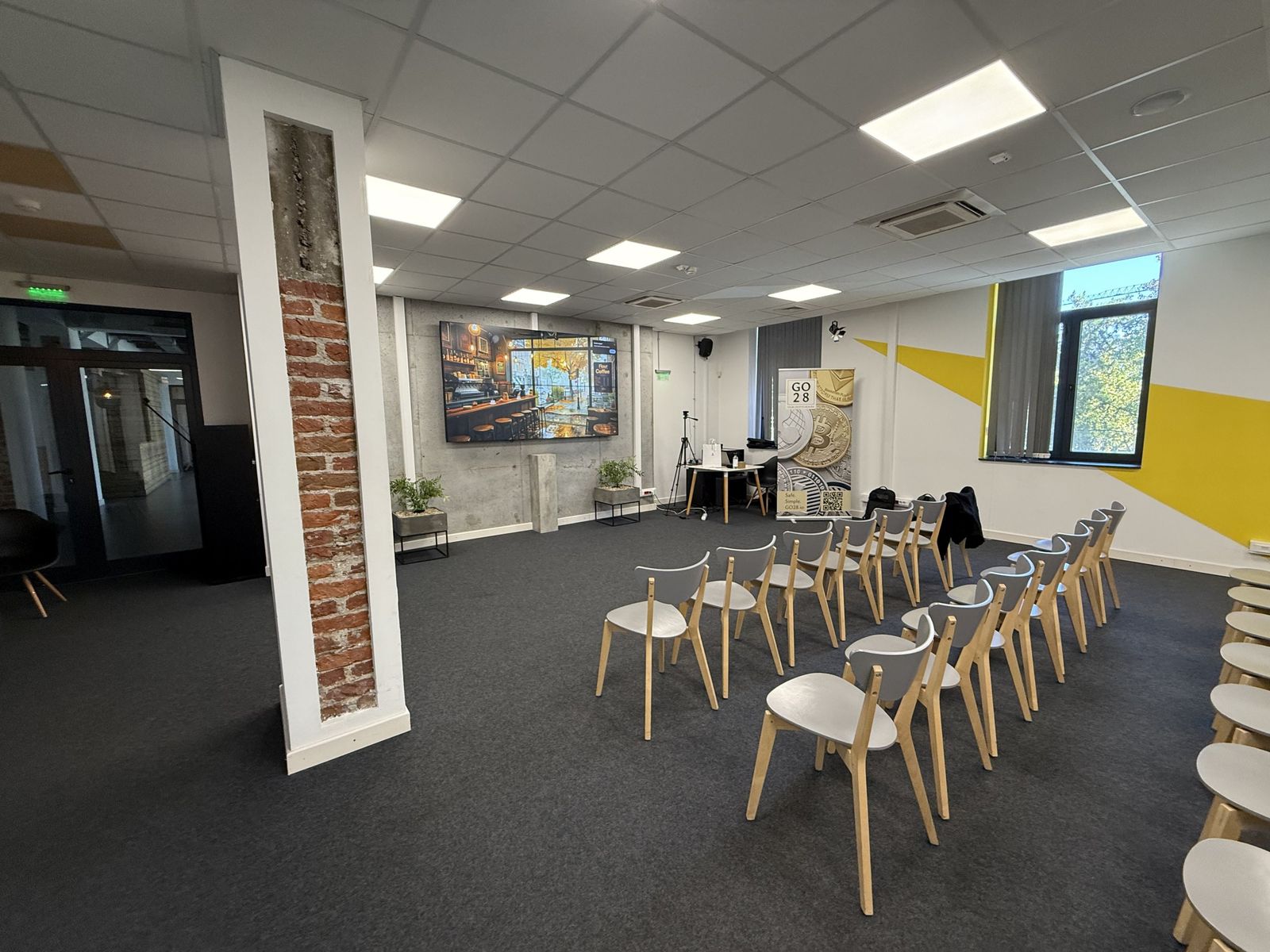 Modern Conference Room in the Heart of Sofia - Photo 15