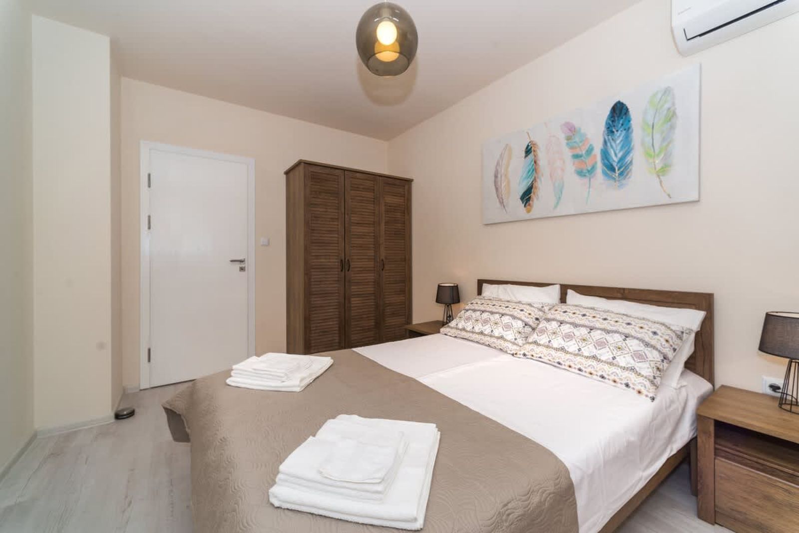 Alma Apartment - Stylish 1BD Flat with Balcony - Photo 10