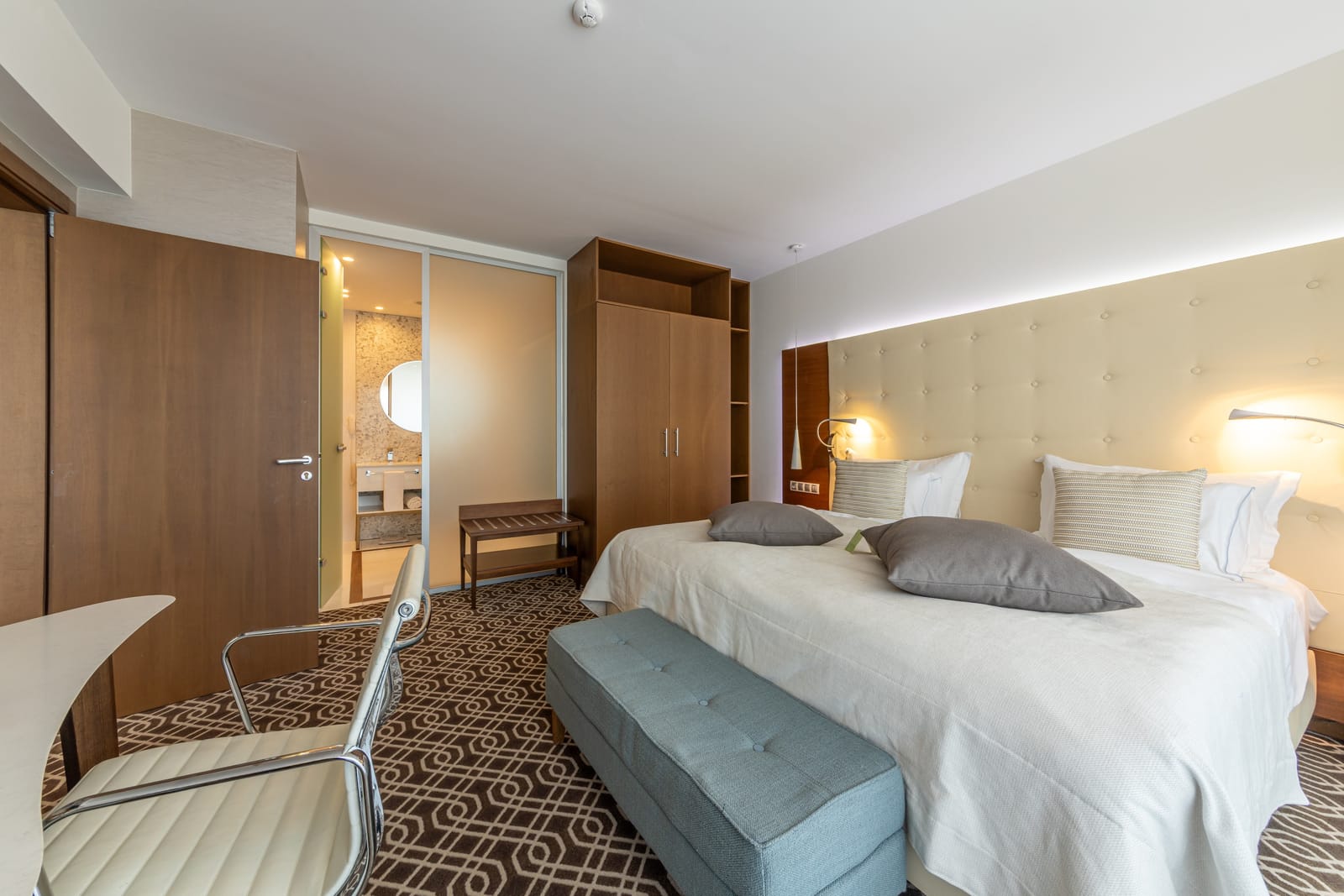 Futuristic One Bedroom Apartment in the Maritim Paradise Blue Hotel - Photo 5