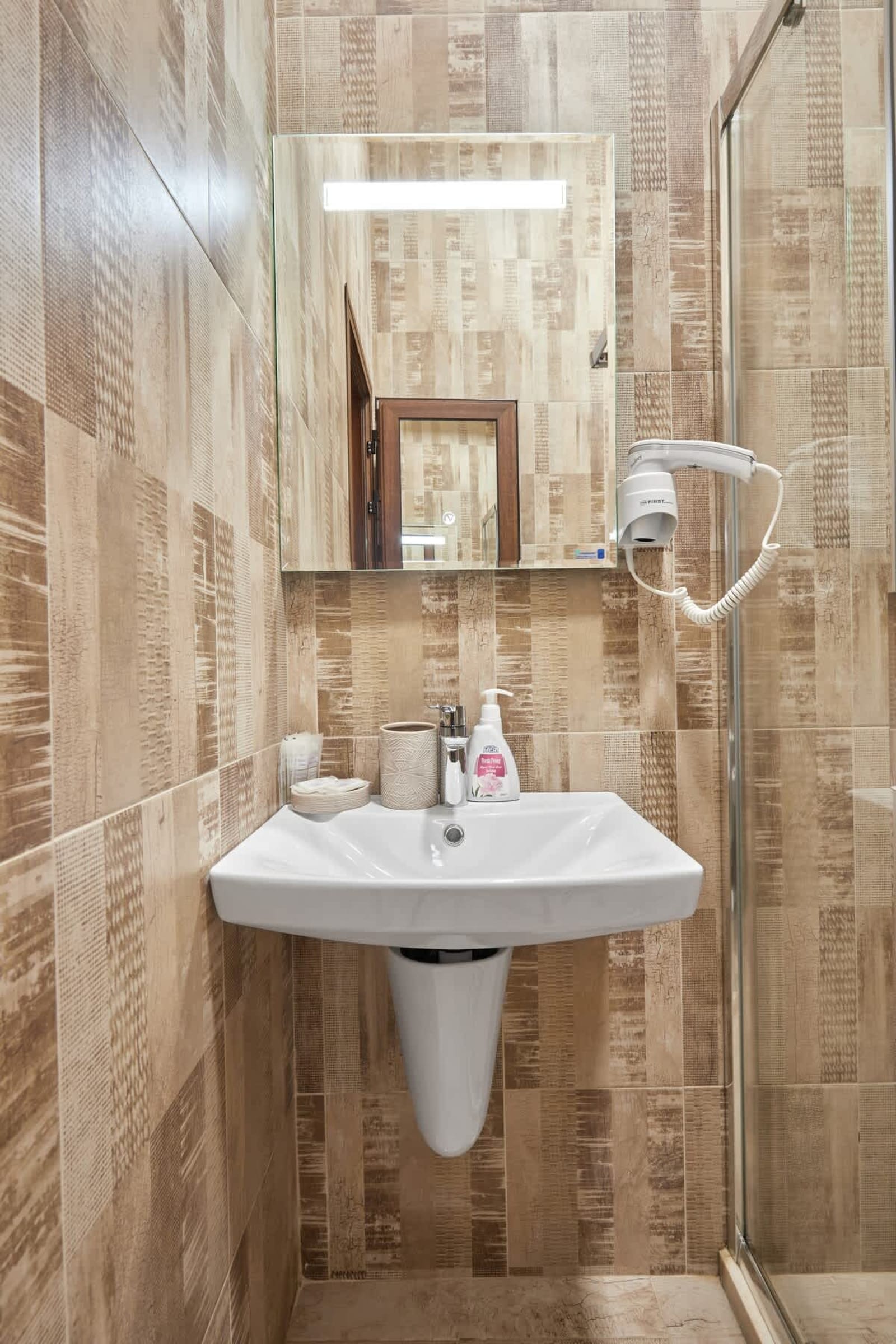 Studio in Sarafovo with Private Parking Spot - Photo 10