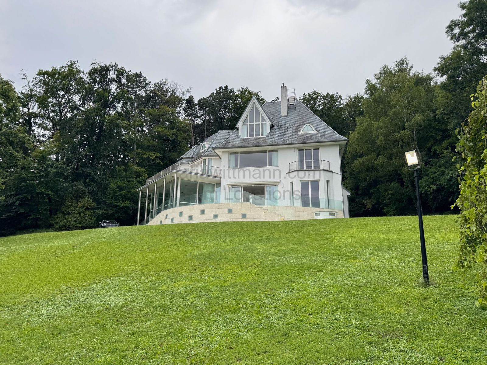 Location 500 - Cover Photo