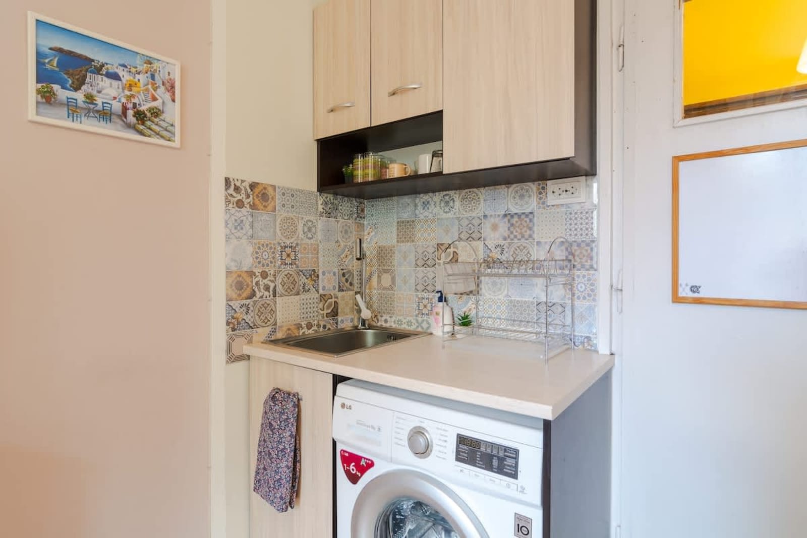 The Top Spot - Cute Little Studio in the Center - Photo 10