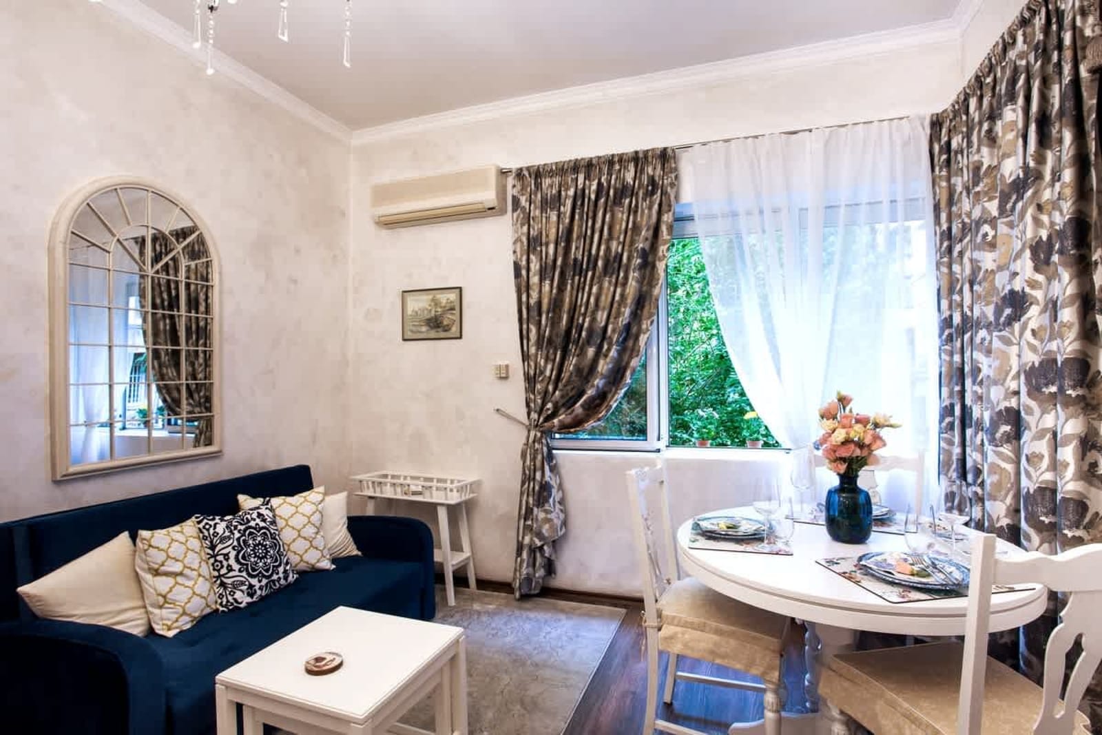 Top Center - Designer studio 1 min to Vitosha bul - Cover Photo