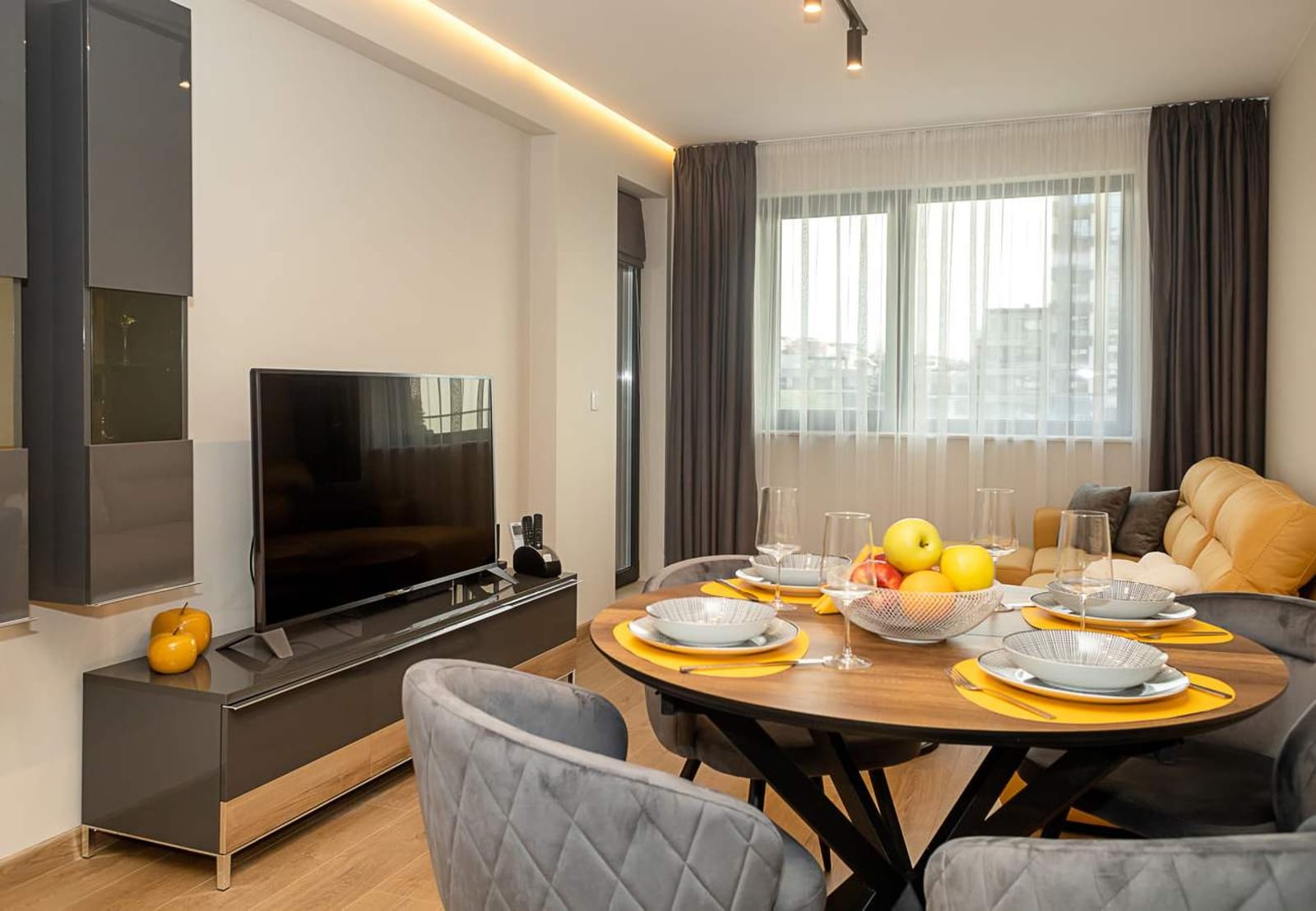 Cozy 1-Bedroom with Sea View &amp; Parking - Cover Photo