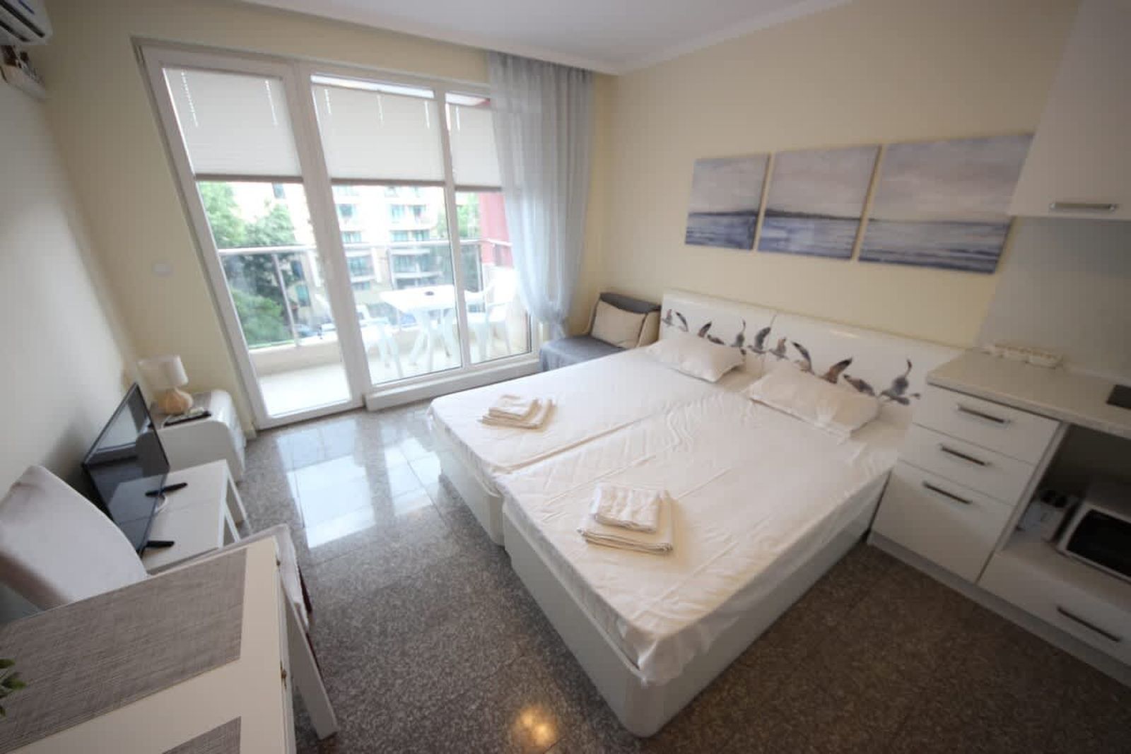 Family Studio with balcony in Admiral Plaza - Photo 18