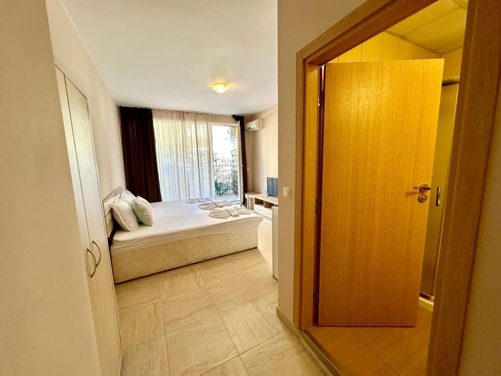 Cozy Studio  Sunny View Central - Photo 21