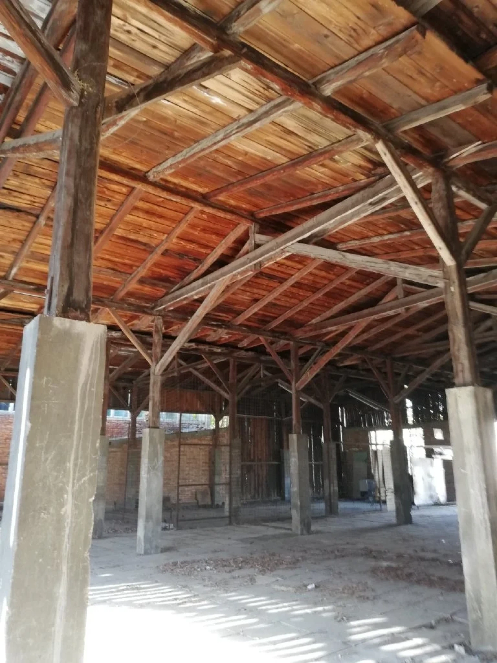 Beautiful Abandoned Factory - Photo 17