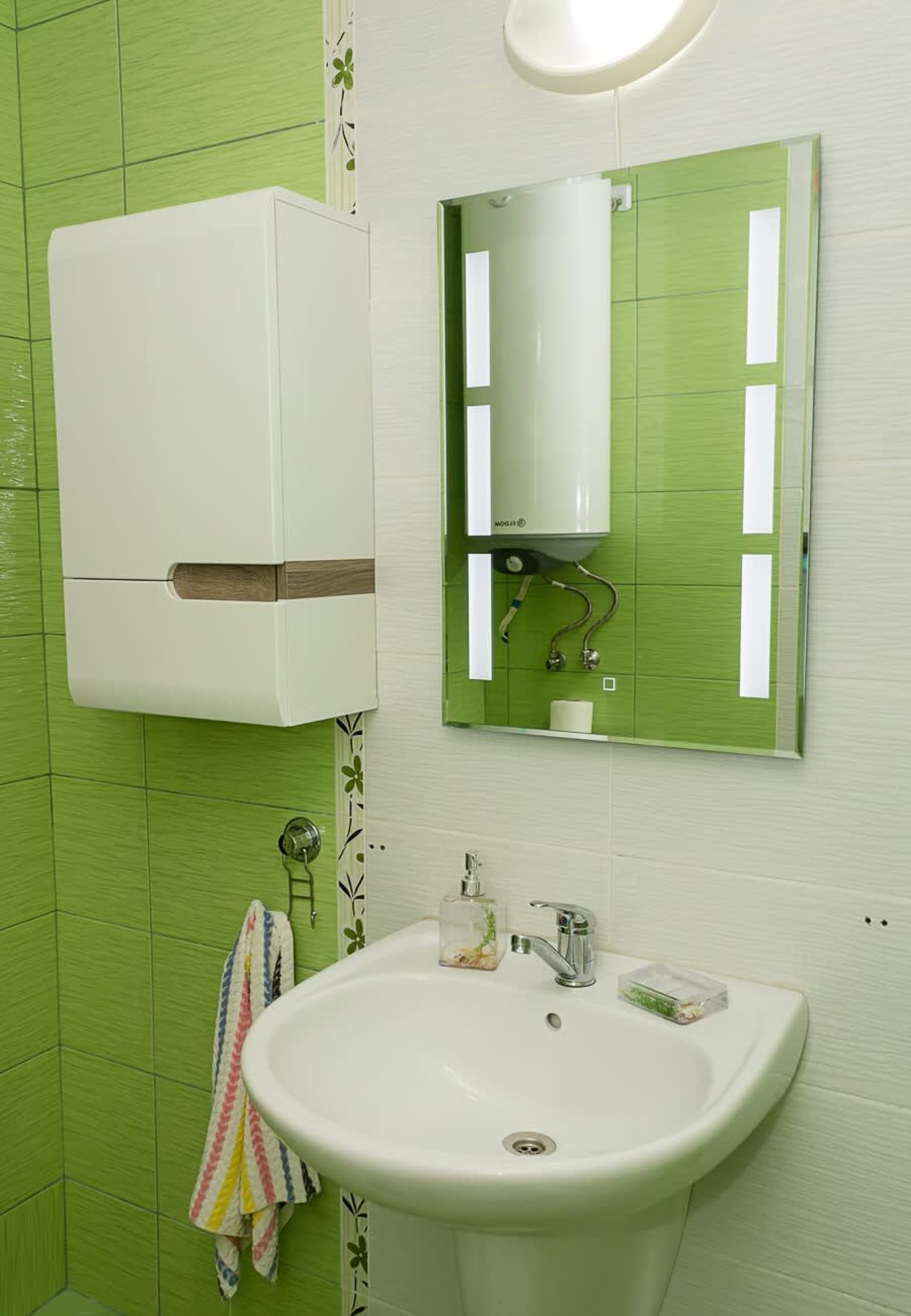 Beachside Haven: Charming 2BD near Golden Sands - Photo 12