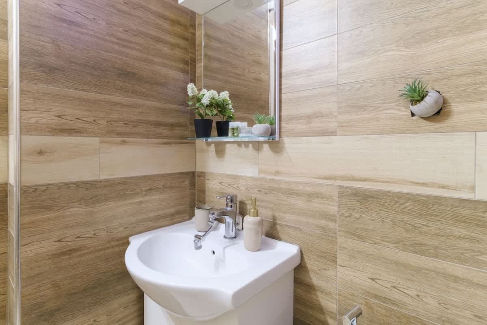 Serene Luxe Oasis Retreat on the Outskirts - Photo 14