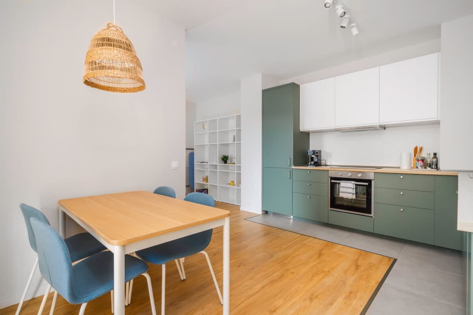 Modern and Central: 1BD Flat with Balcony - Photo 12