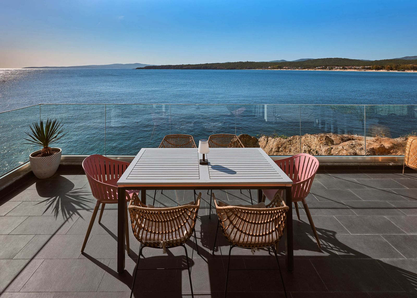 Loft-Style Studio Apartment on the Beach - Photo 17