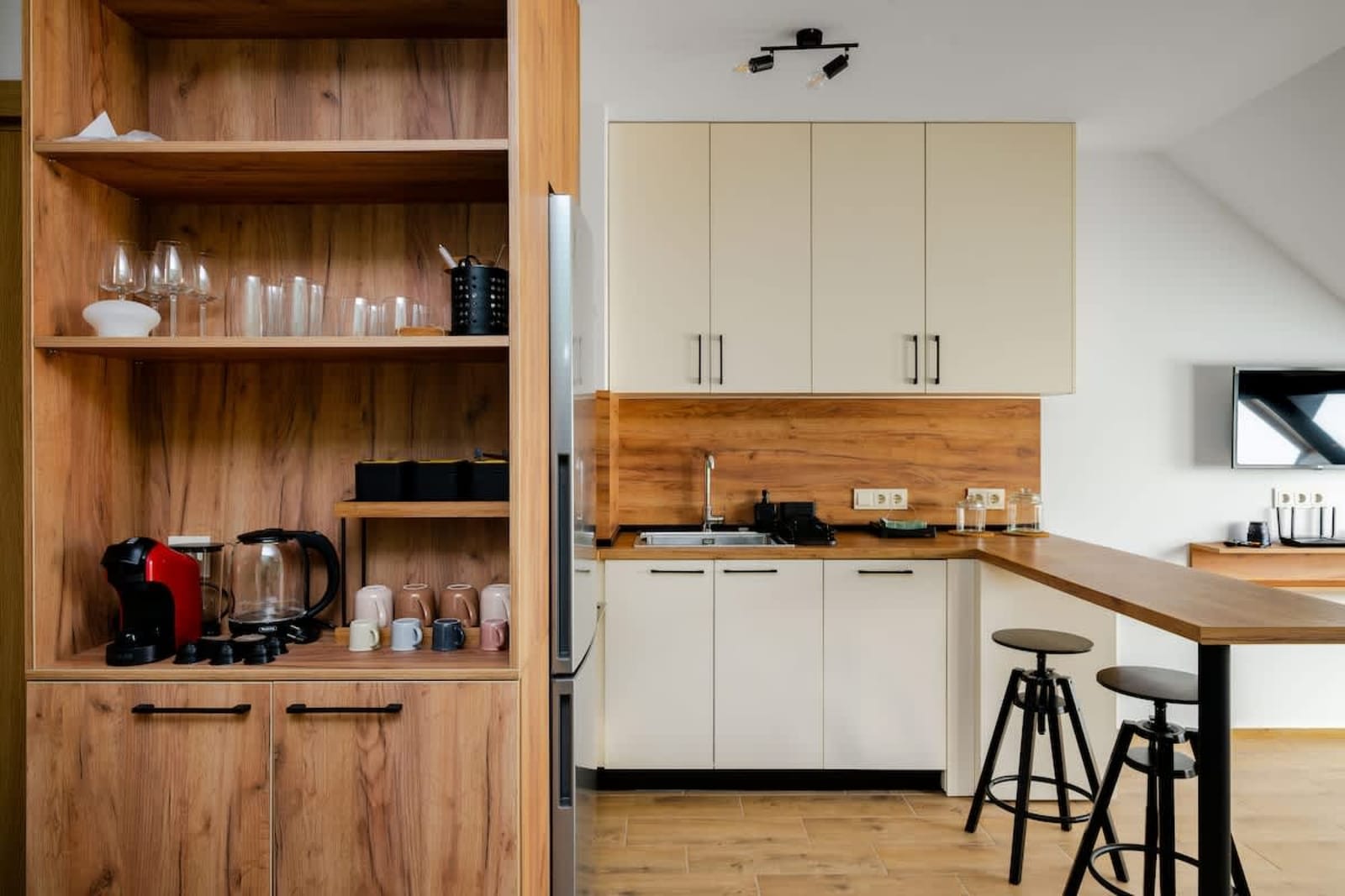 Green Haven Under the Roof - Photo 4