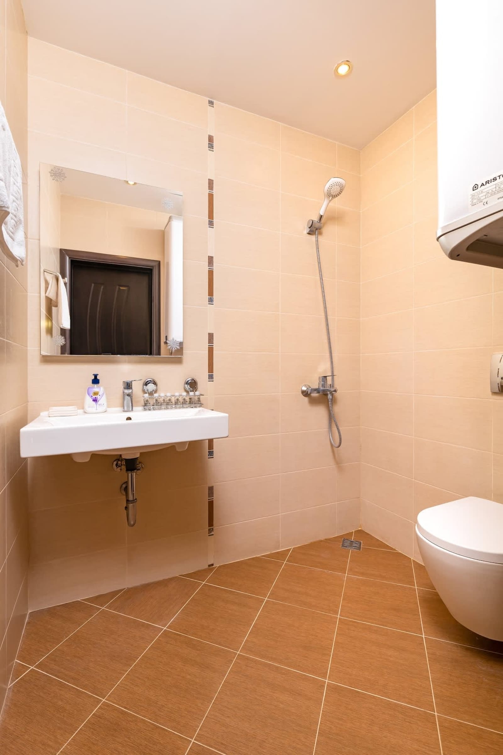 South Plovdiv - 2BD Flat with Balcony - Photo 5