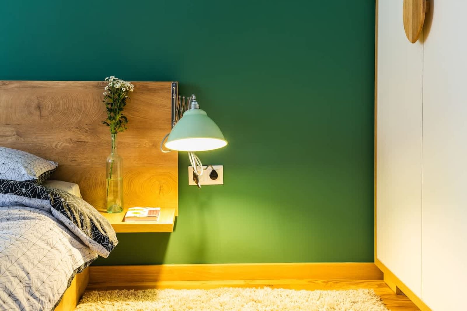 Eclectic and boutique designers apartment/ parking - Photo 3