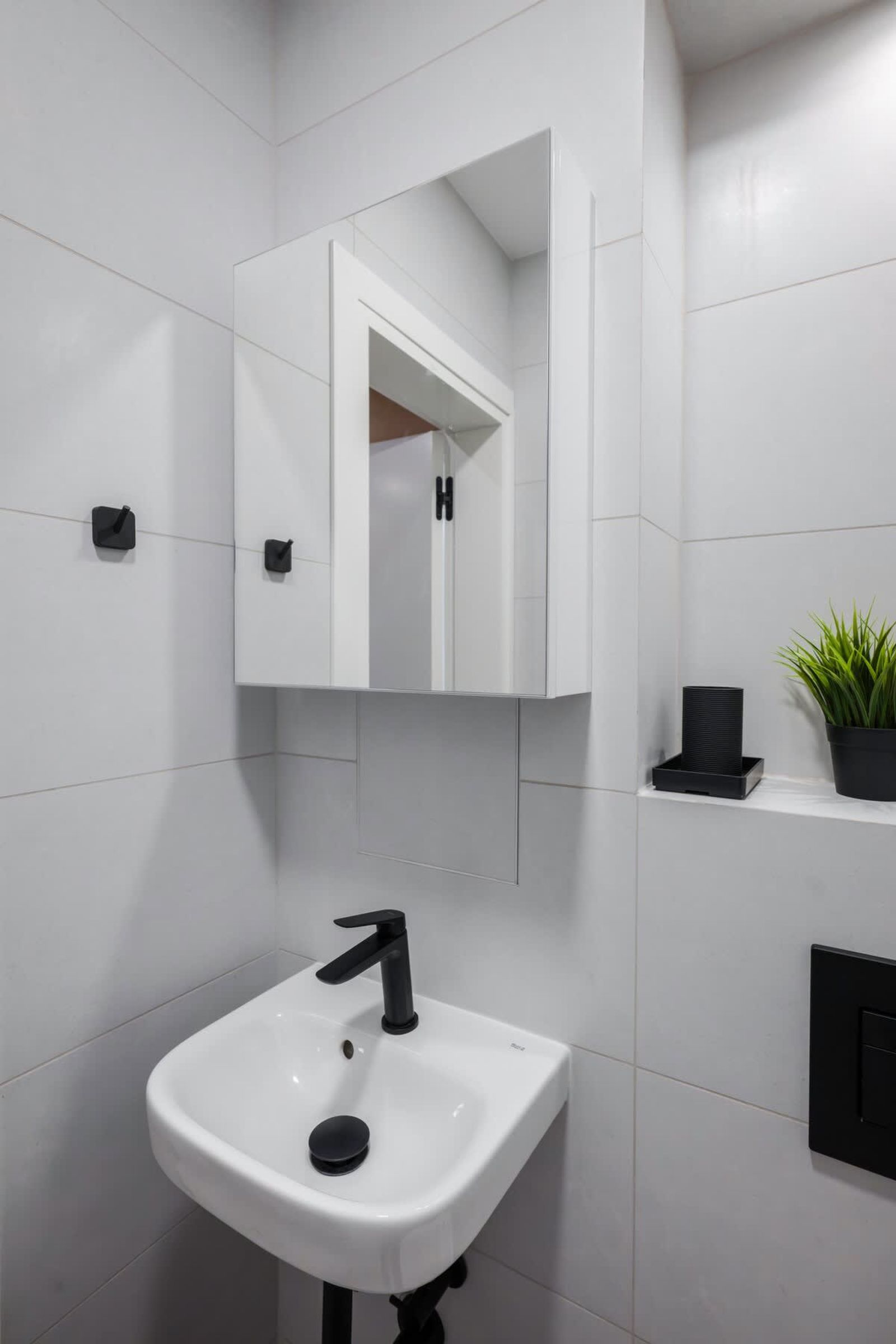 Modern&amp;Central 2-BD with Parking - Photo 15