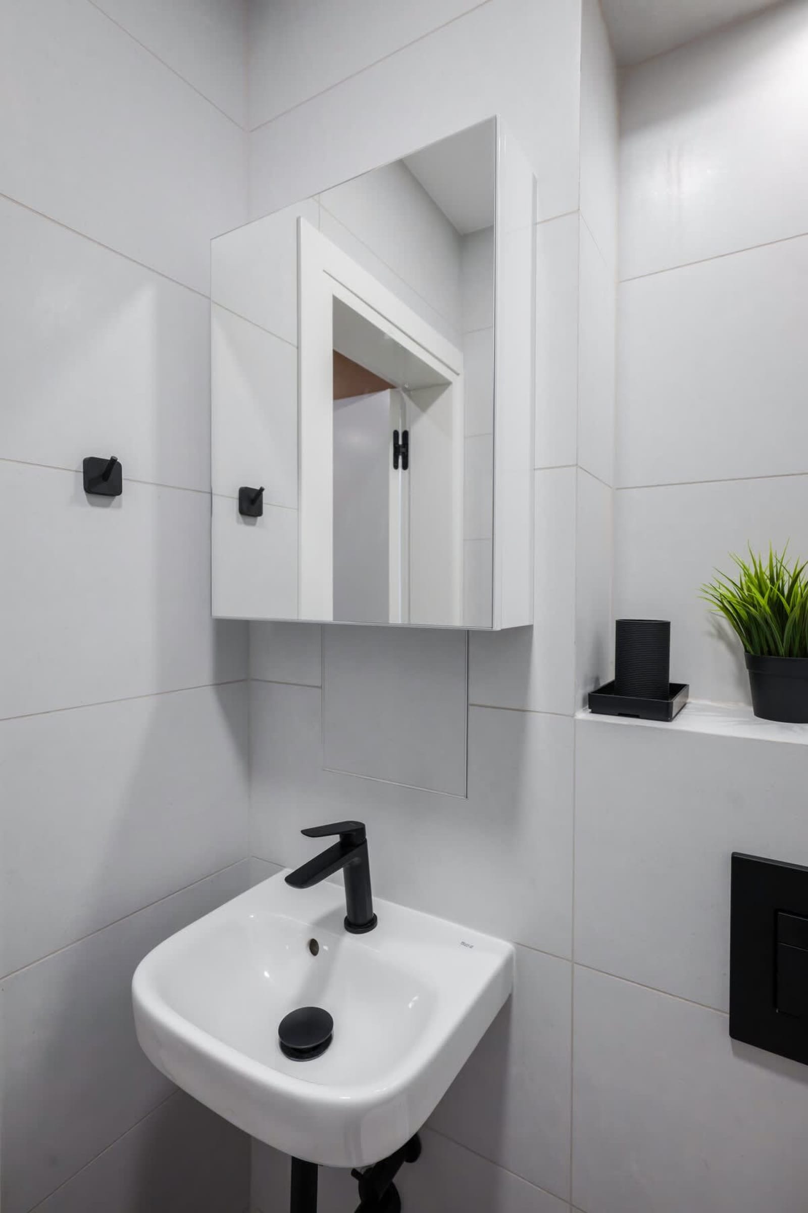 Modern&amp;Central 2-BD with Parking - Photo 15