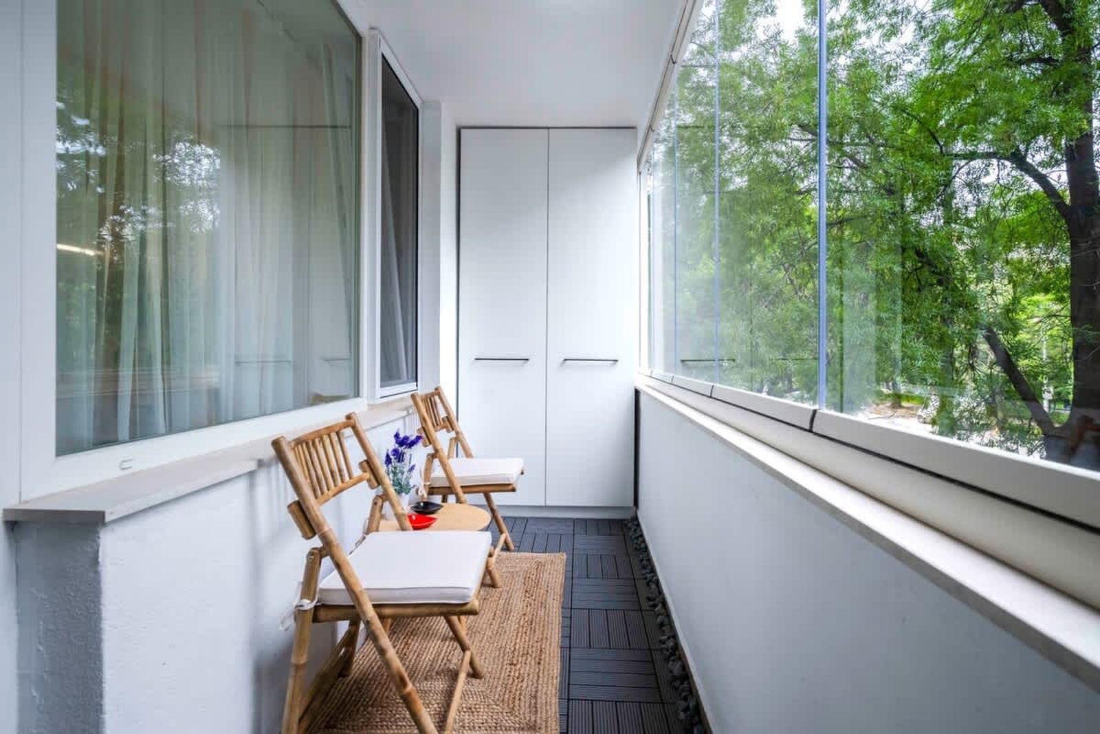 Silver Gem  1BD with desk and balcony - Photo 5