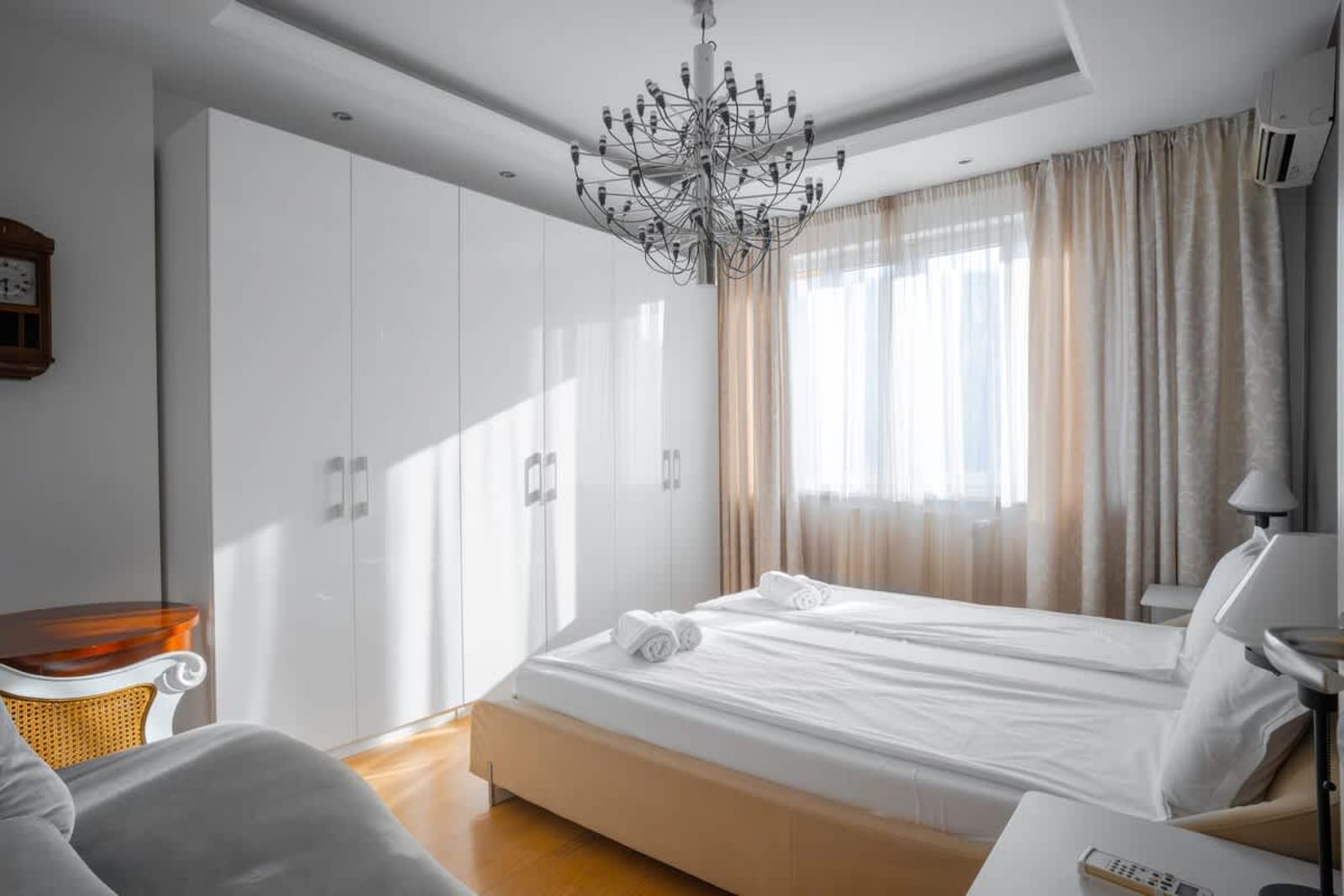 Central Luxurious 2 BD Flat near NDK - Photo 11