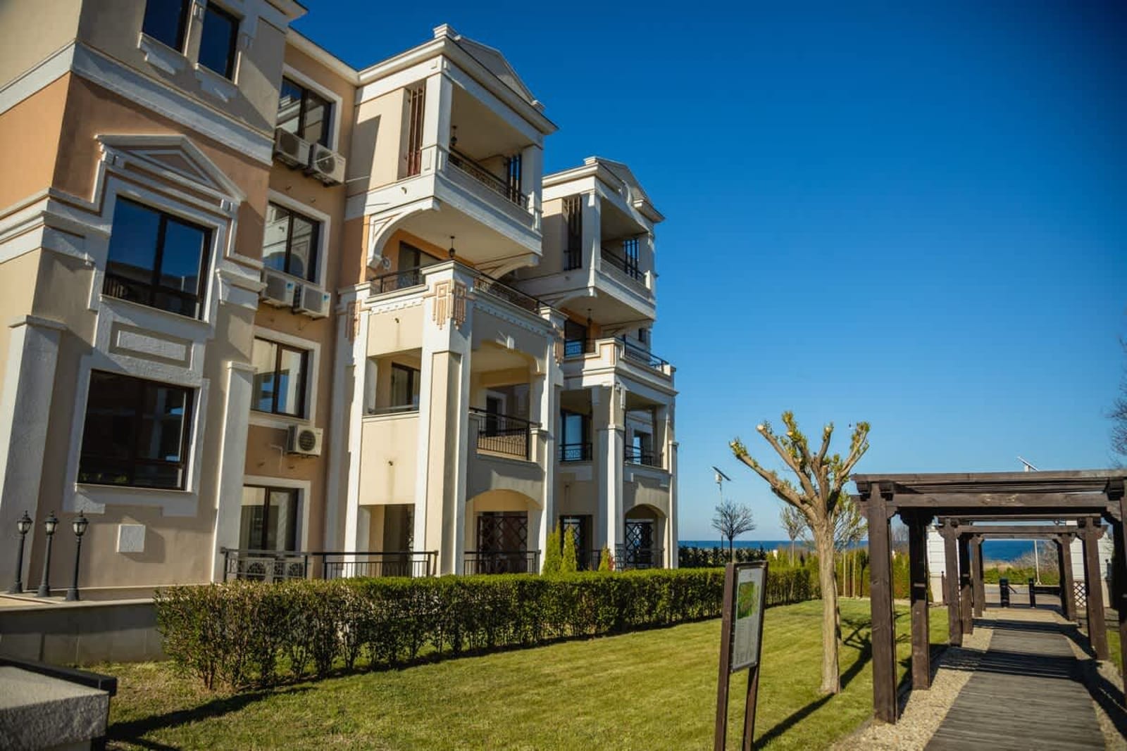 Green Life One-Bedroom Apartment with Sea View - Photo 25