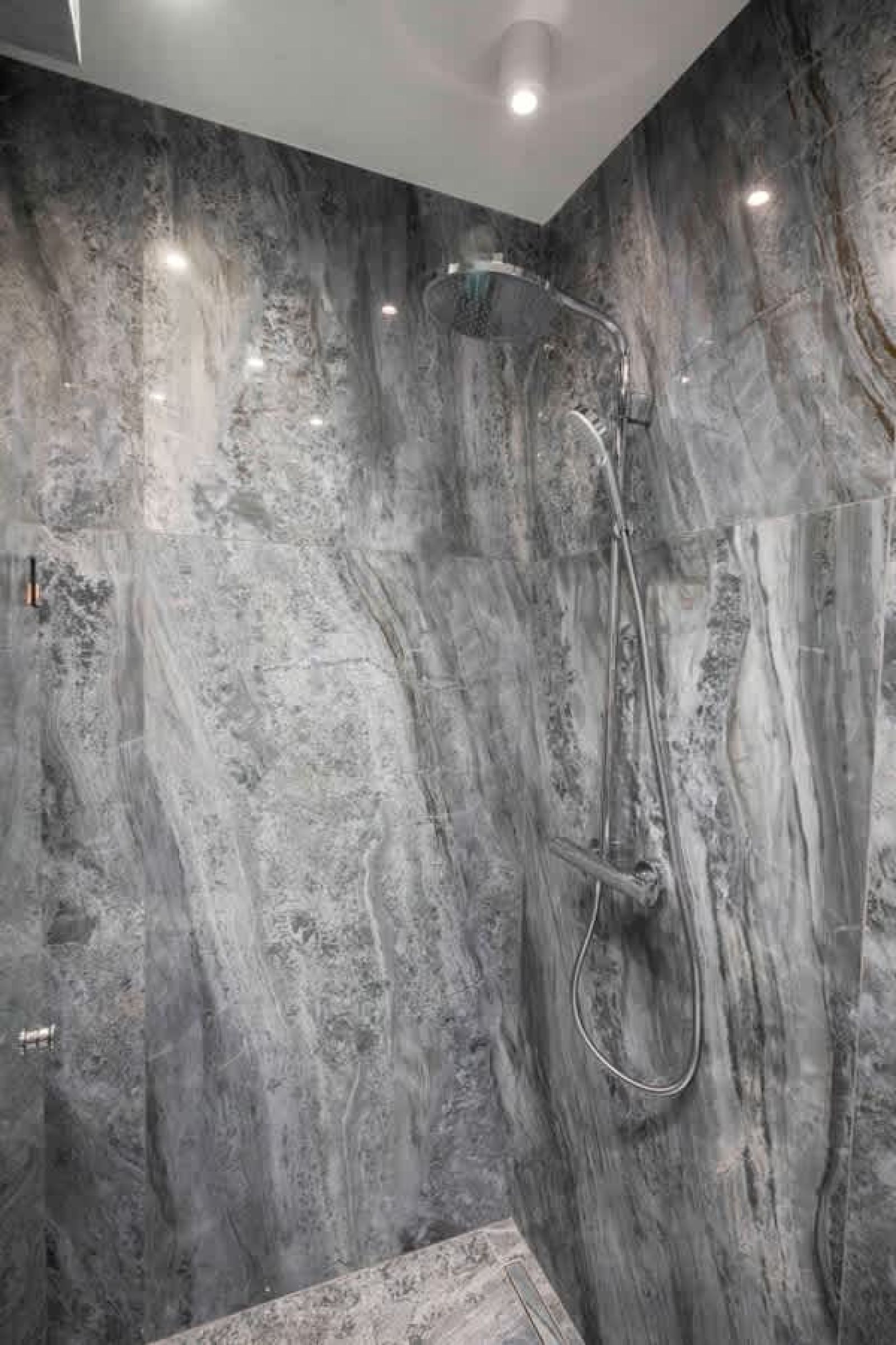 Urban Charm &amp; Comfort - Chic 2BD in Prime Location - Photo 20