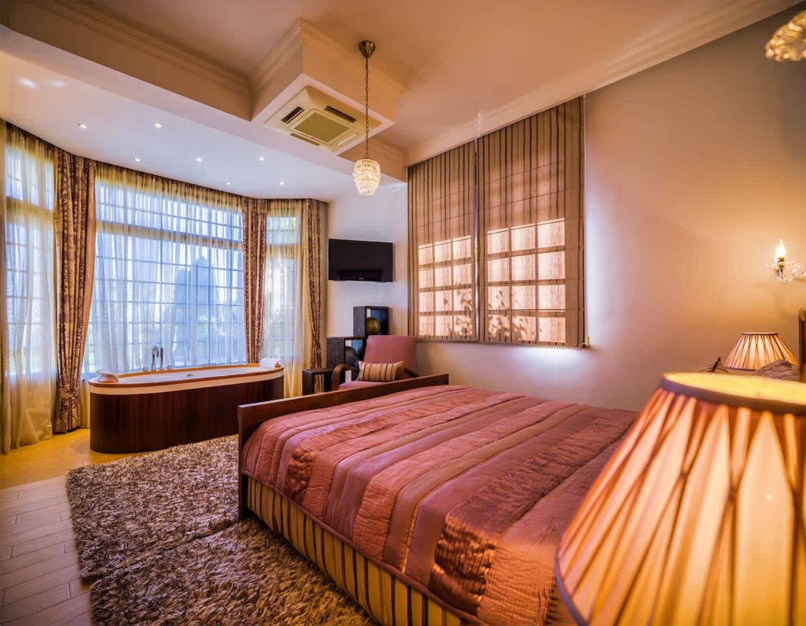 Luxury Villa with Pool- 4 Bedrooms in BlackSeaRama - Photo 3