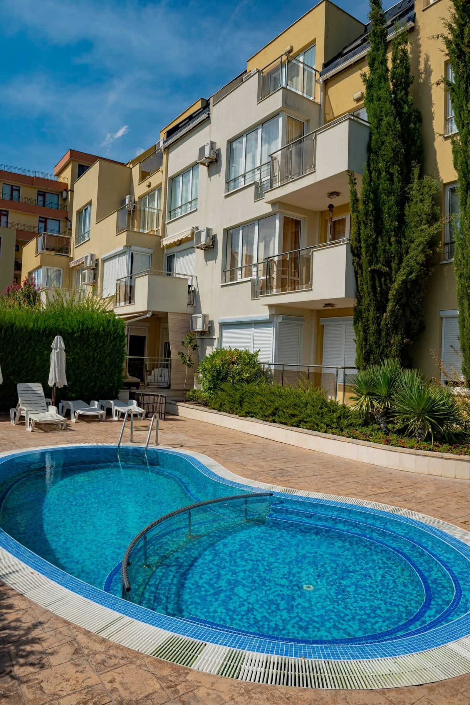 Belle View Studio with Pool View - Photo 20