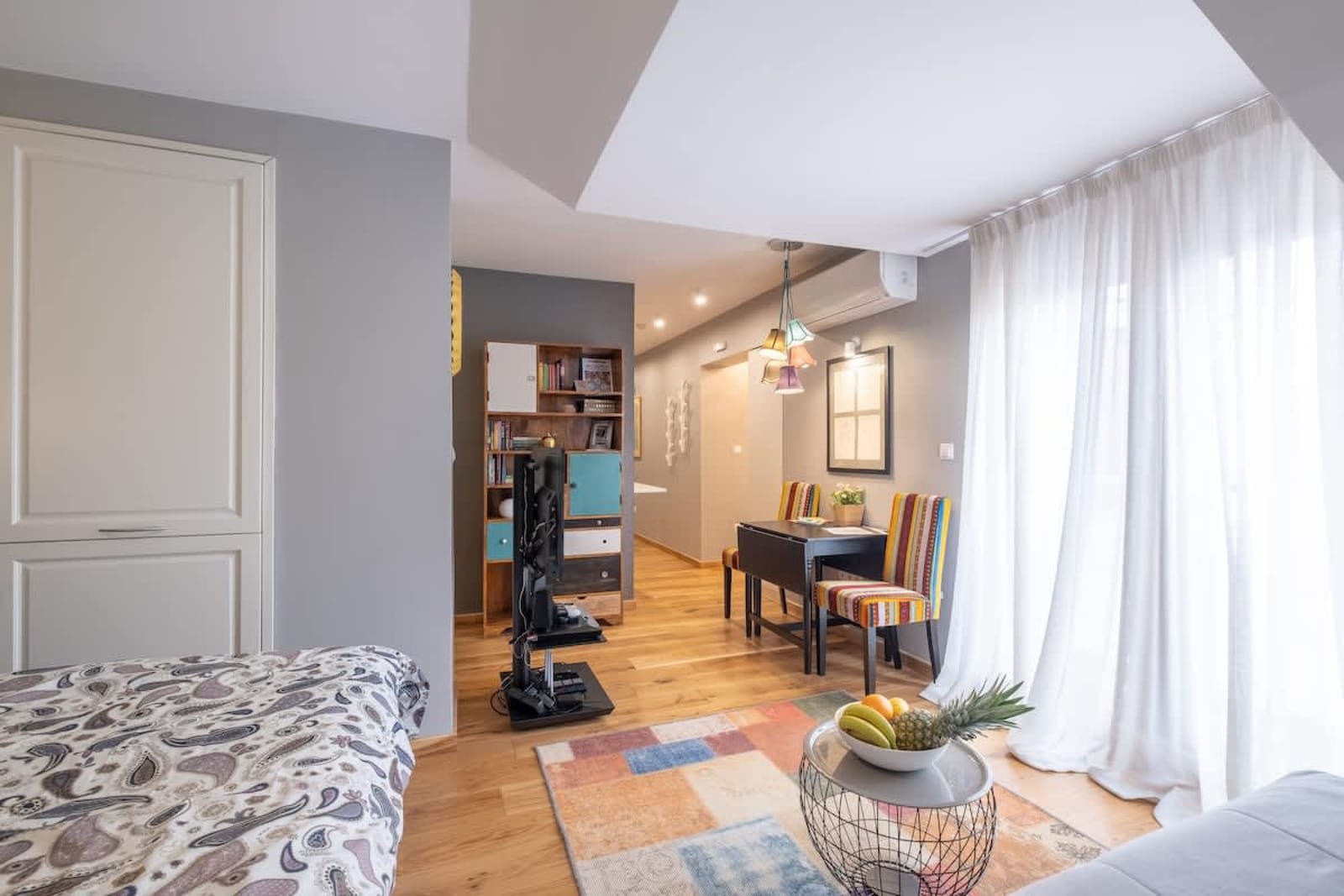 High-end Designer Studio - AC + Parking - Photo 15