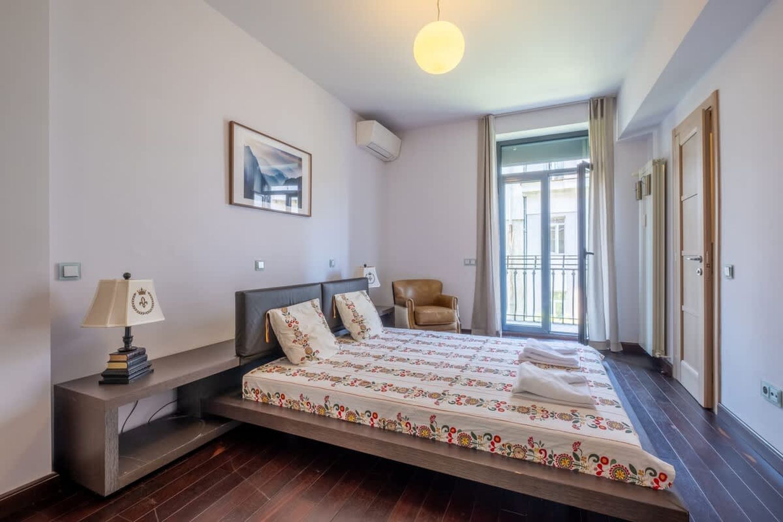 Spacious &amp; Modern 2BD/2BA Flat | Prime Location - Photo 21