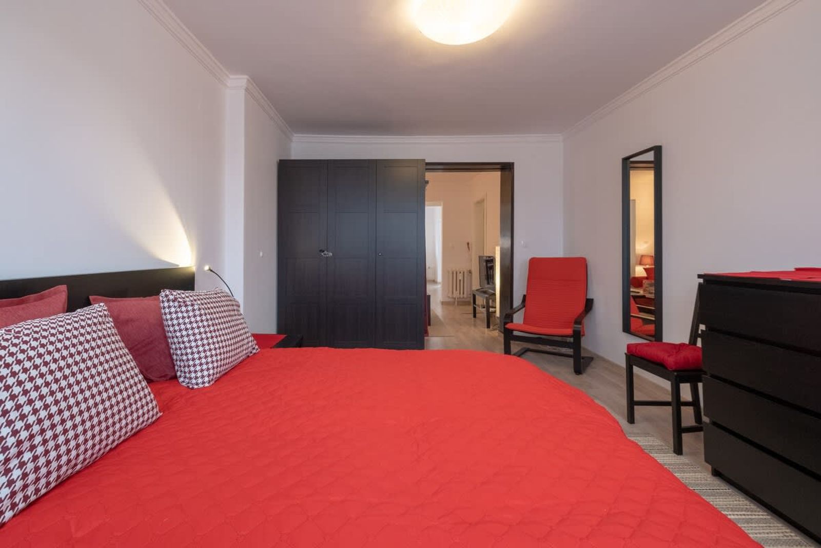 LZ Spacious One Bedroom Apartment in Top Centre - Photo 20