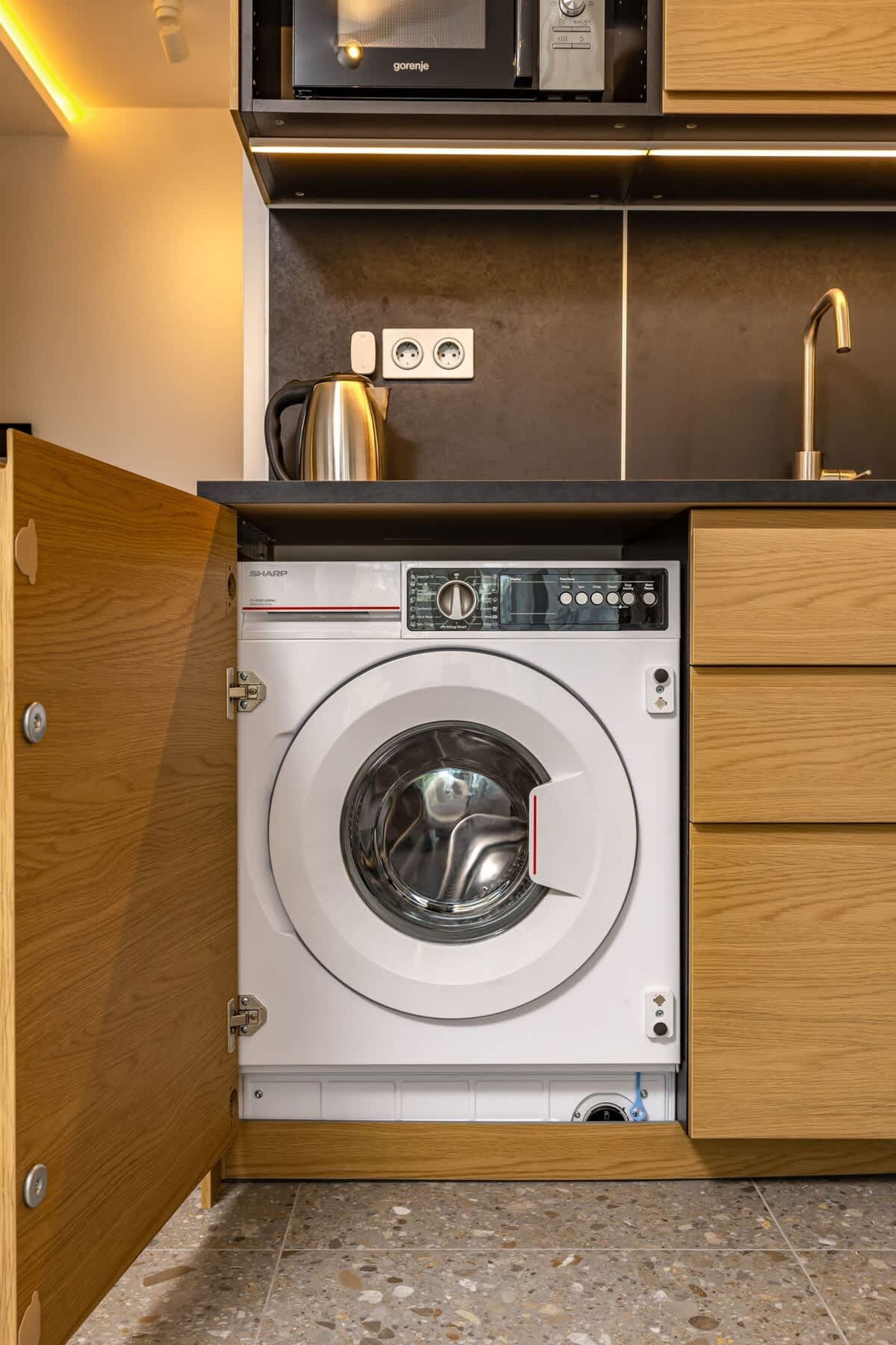 Downtown Modern Studio with Balcony - Photo 19