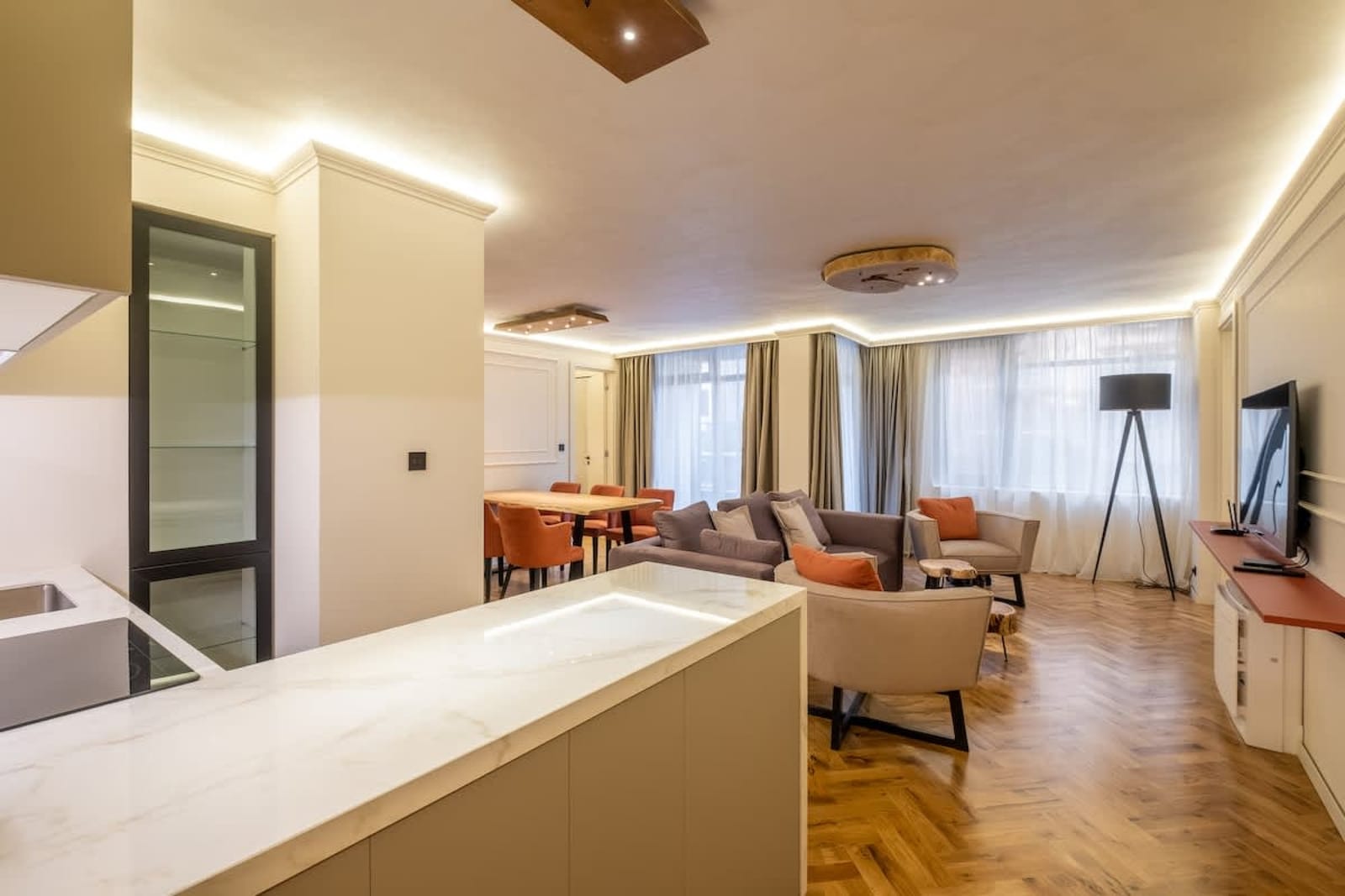 SOFapart Boutique Apt with 3 BDR + 2 BTH &amp; Parking - Photo 21