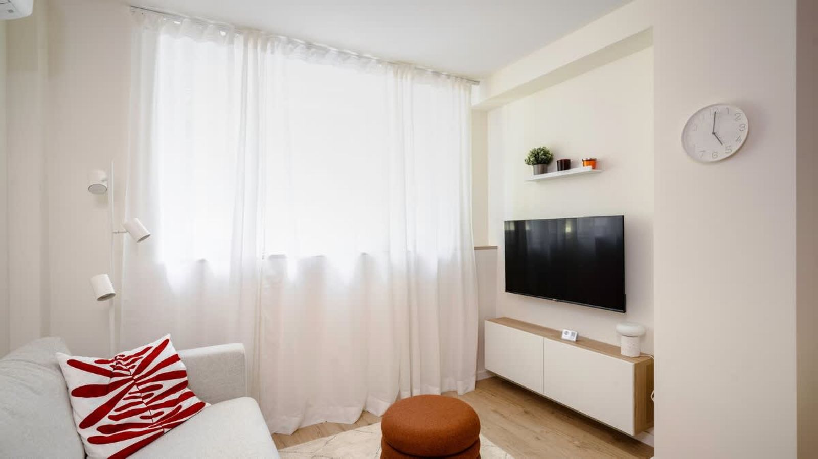 Cozy 1BD Apartment next to NDK - Photo 7