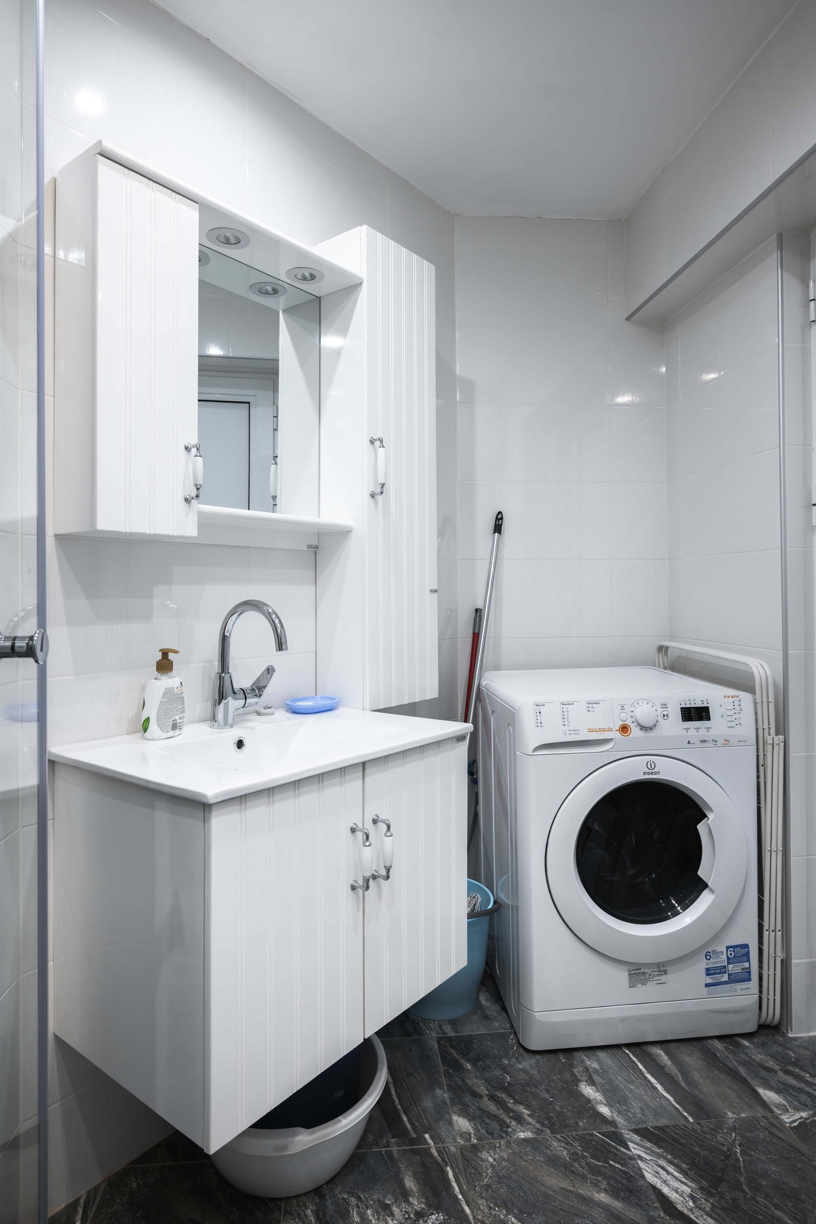 Sunny &amp; Modern 1BR Apartment - Photo 27