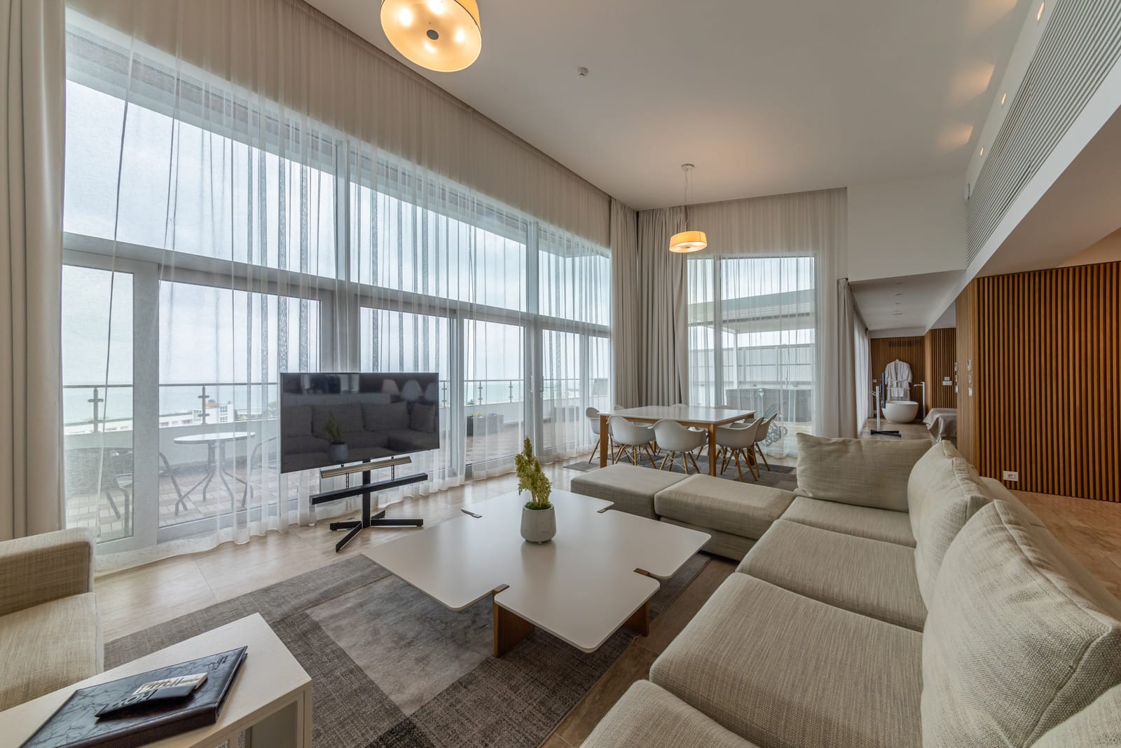 Corner Penthouses: Sunset &amp; Sunrise in The Flamingo Grand Hotel - Photo 10