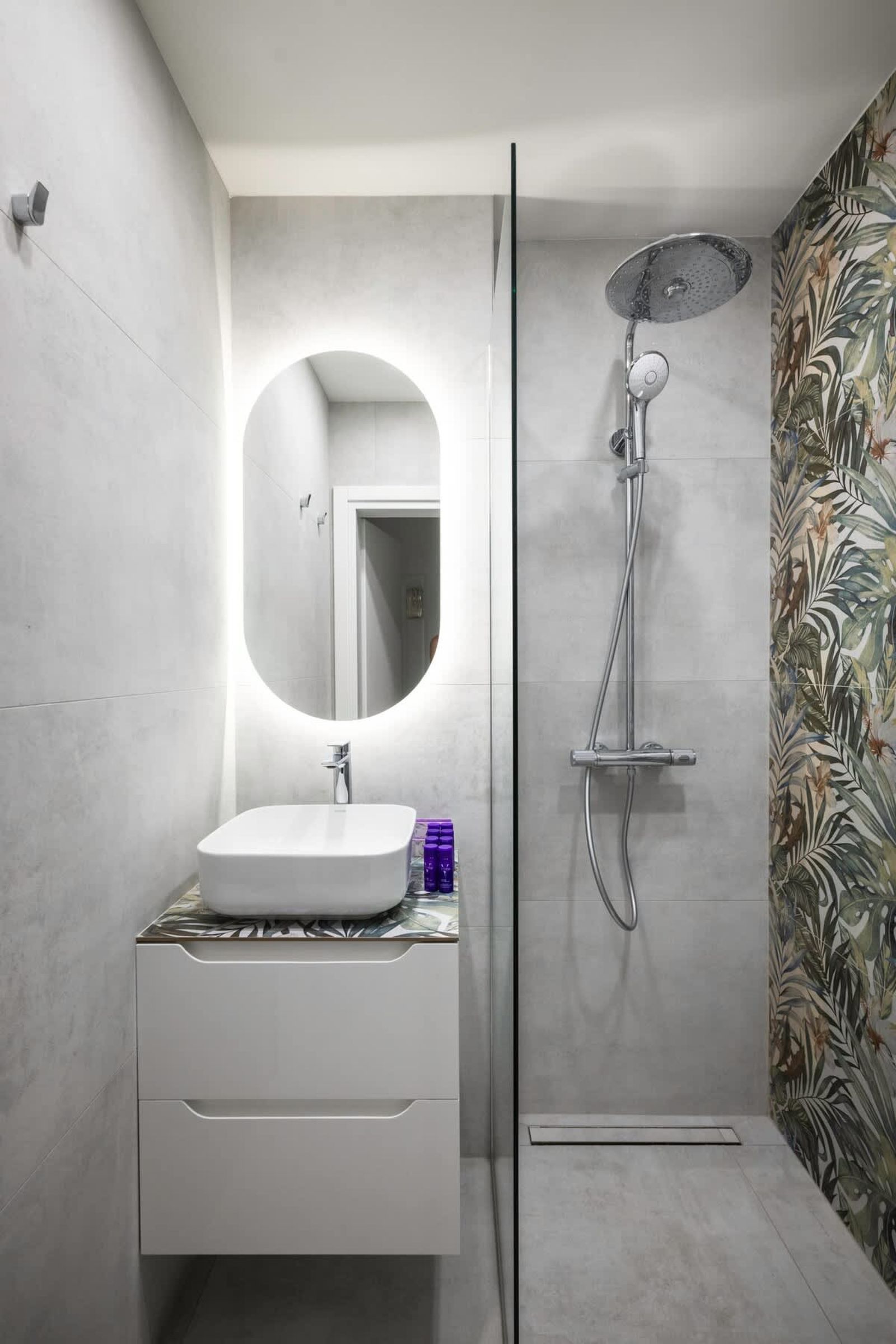 The Purely Placed 1BD Central Flat - Photo 11