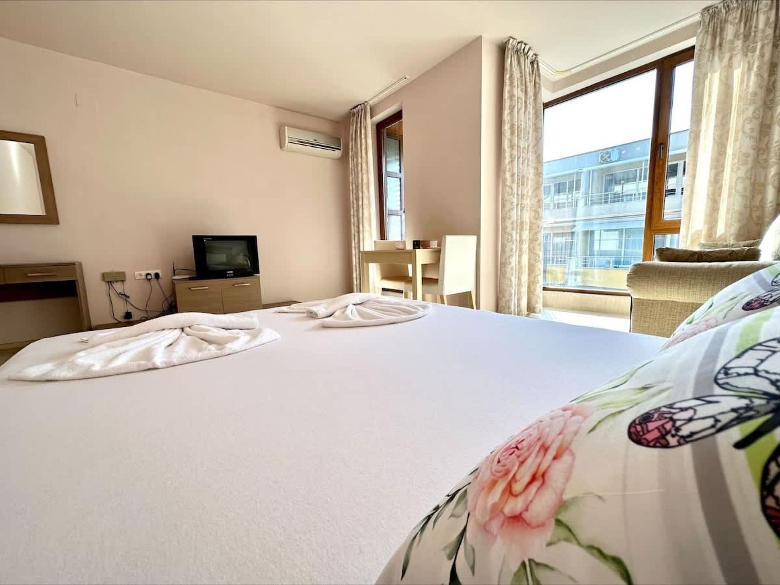 Family studio in Pomorie Bay - Cover Photo