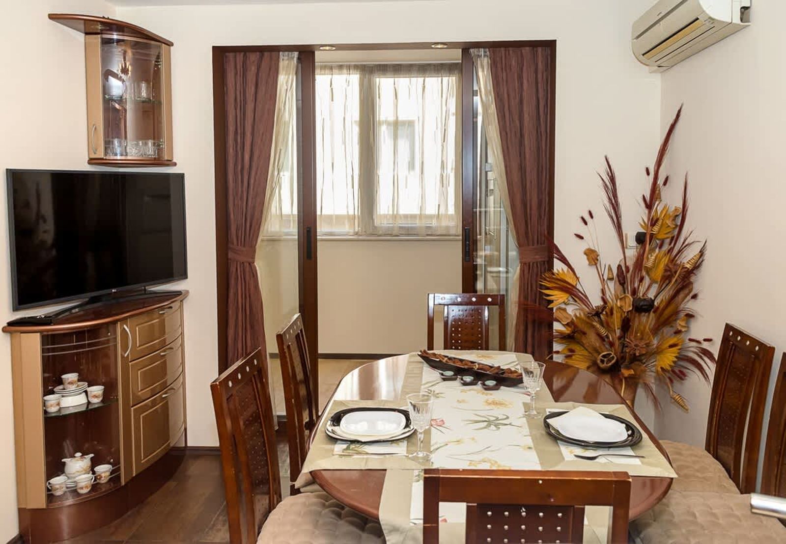 Bright &amp; Spacious 2-Bedroom Flat in Central Varna - Photo 8