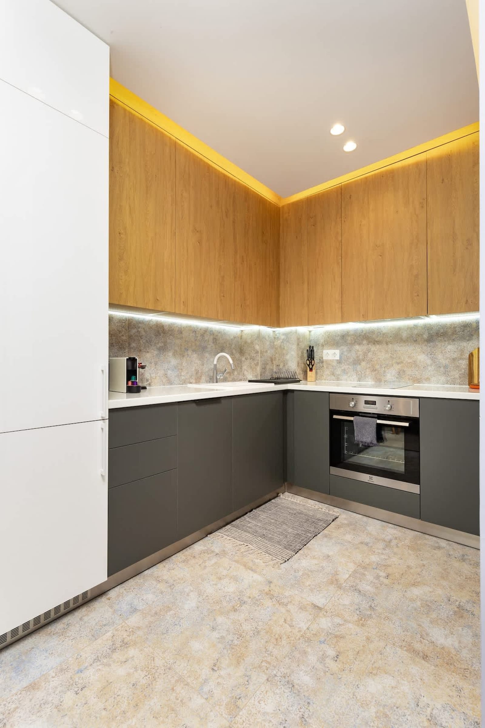 Platinum Designer Flat with Balcony &amp; Parking - Photo 21