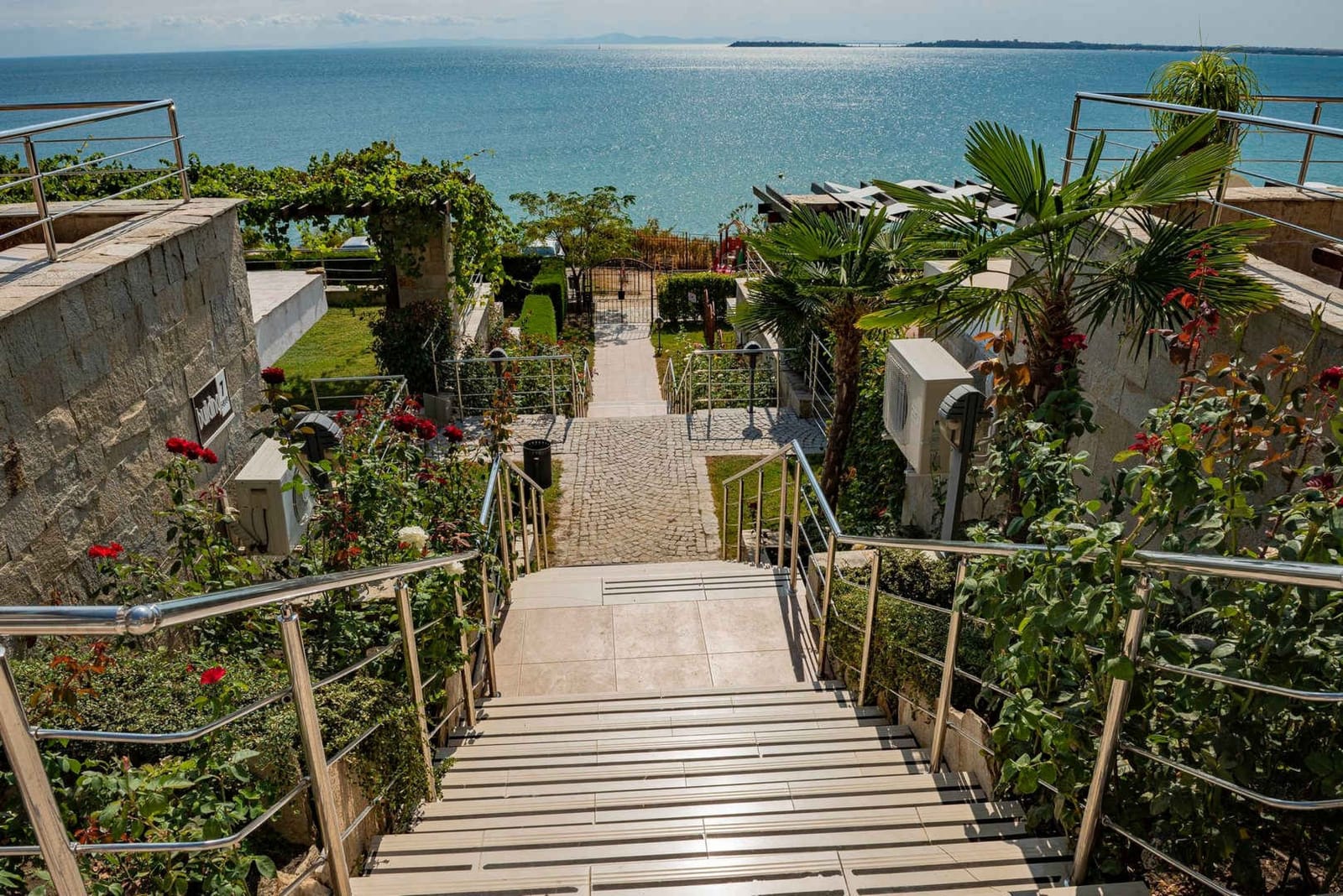 Comfortable Apartment With Sea View - Photo 15