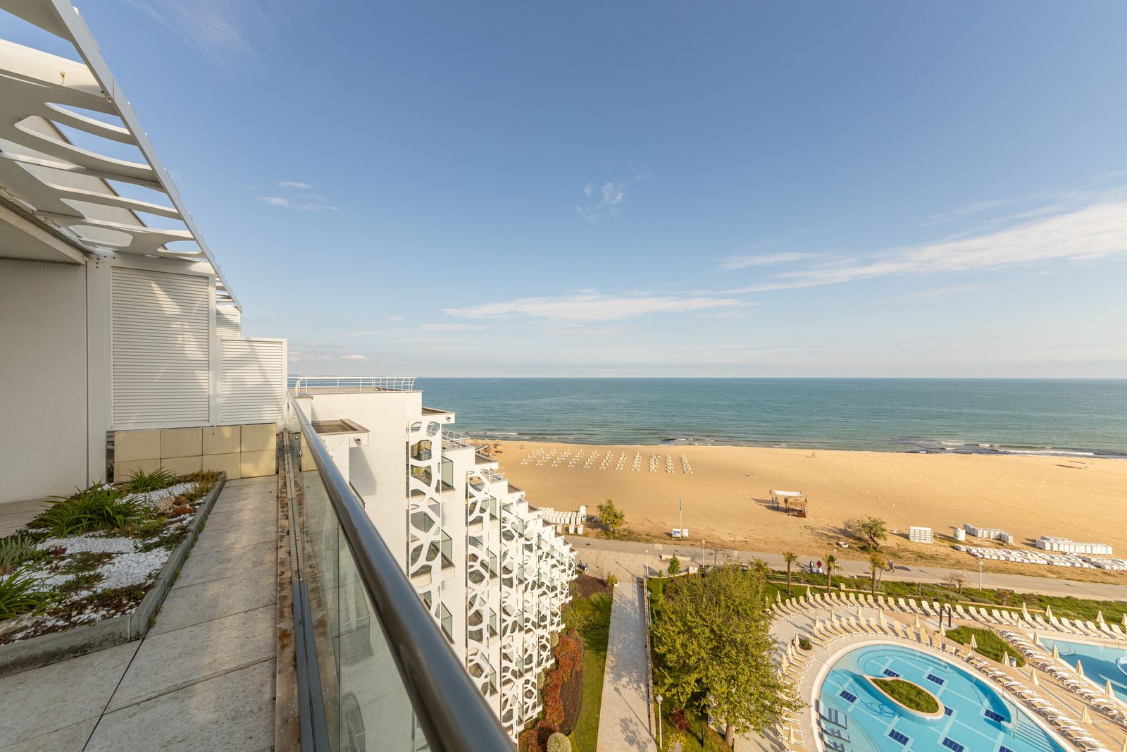 Futuristic One Bedroom Apartment in the Maritim Paradise Blue Hotel - Photo 13