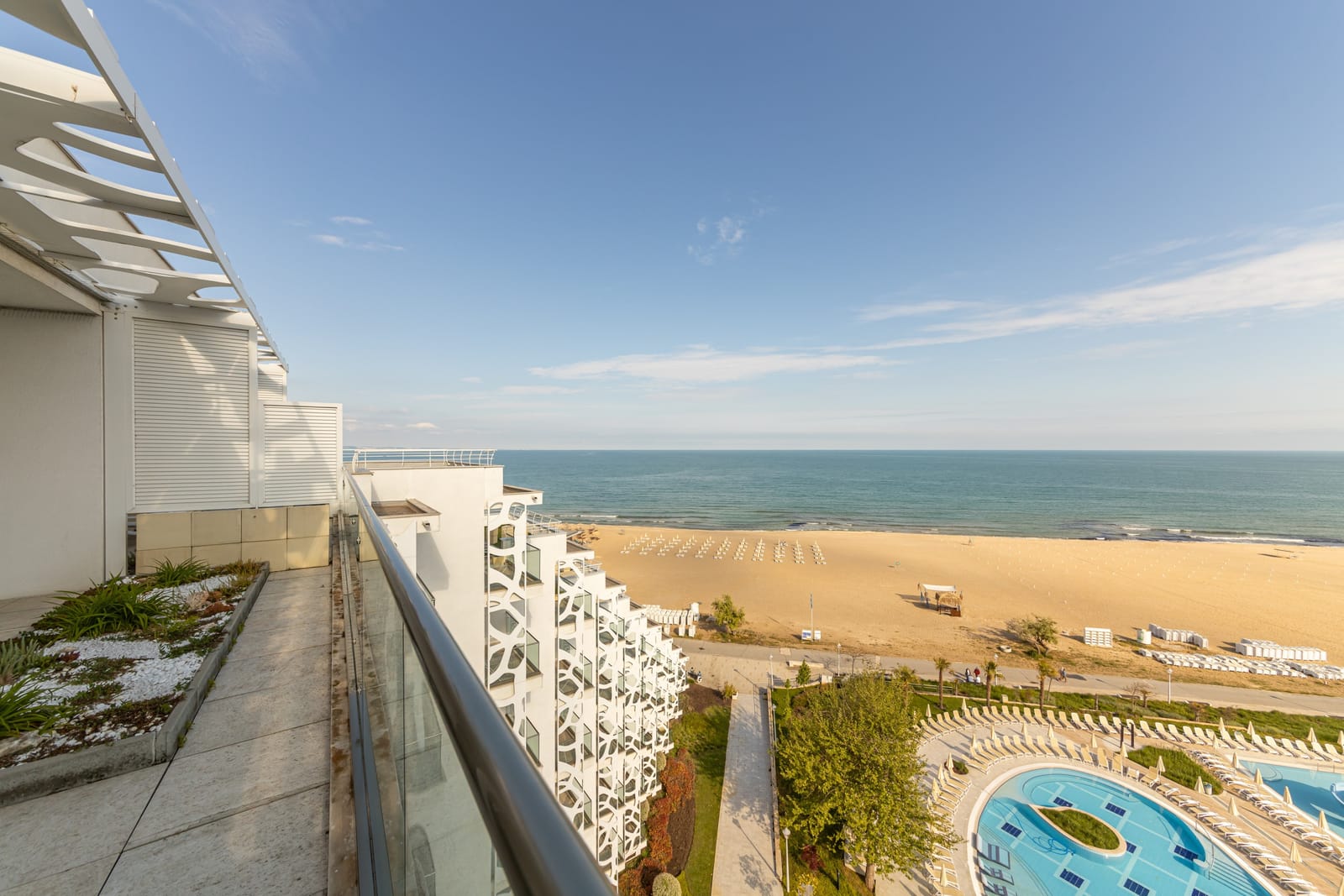 Futuristic One Bedroom Apartment in the Maritim Paradise Blue Hotel - Photo 13