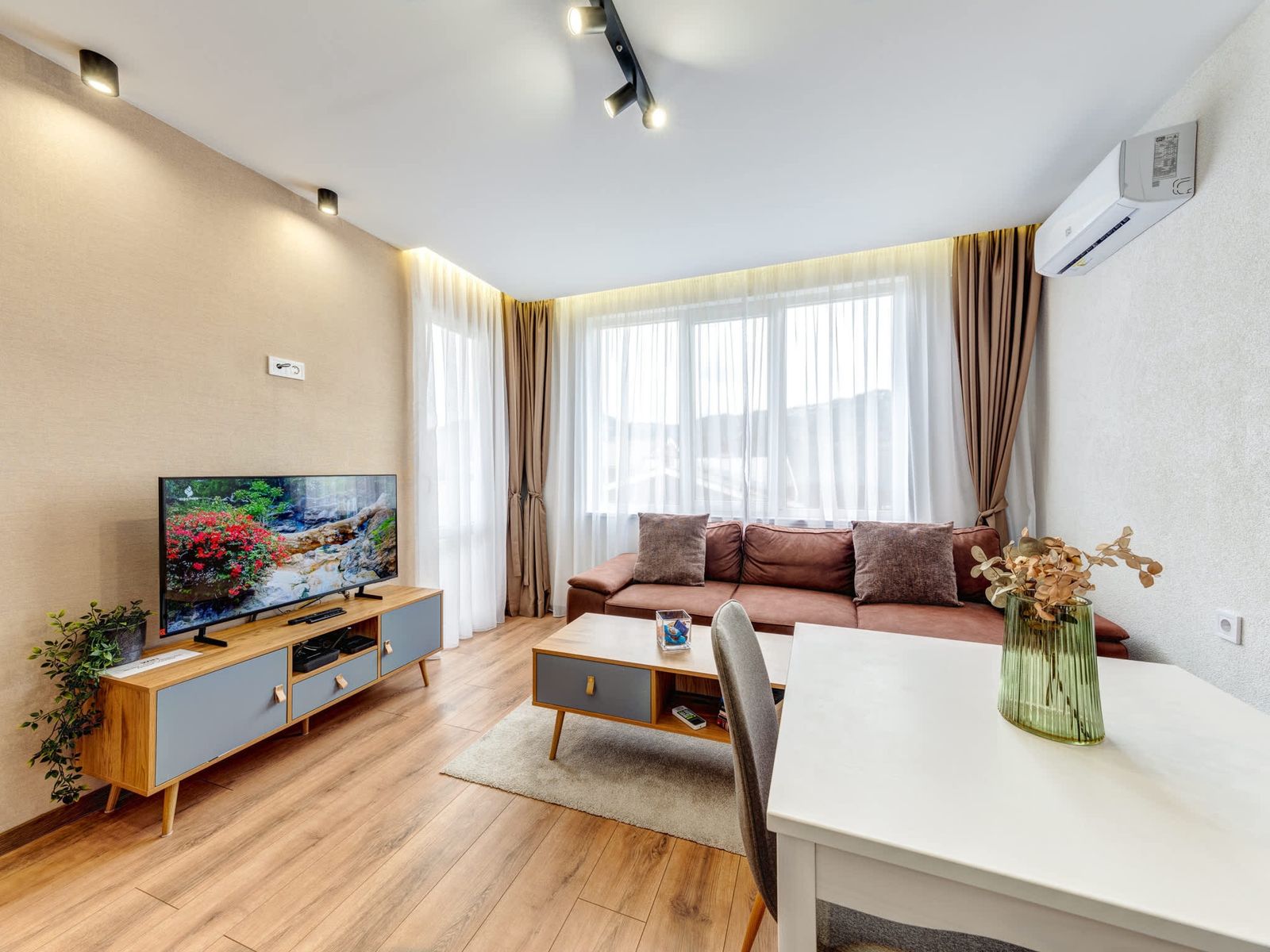 Stylish 1BR in the Heart of Town - Photo 19